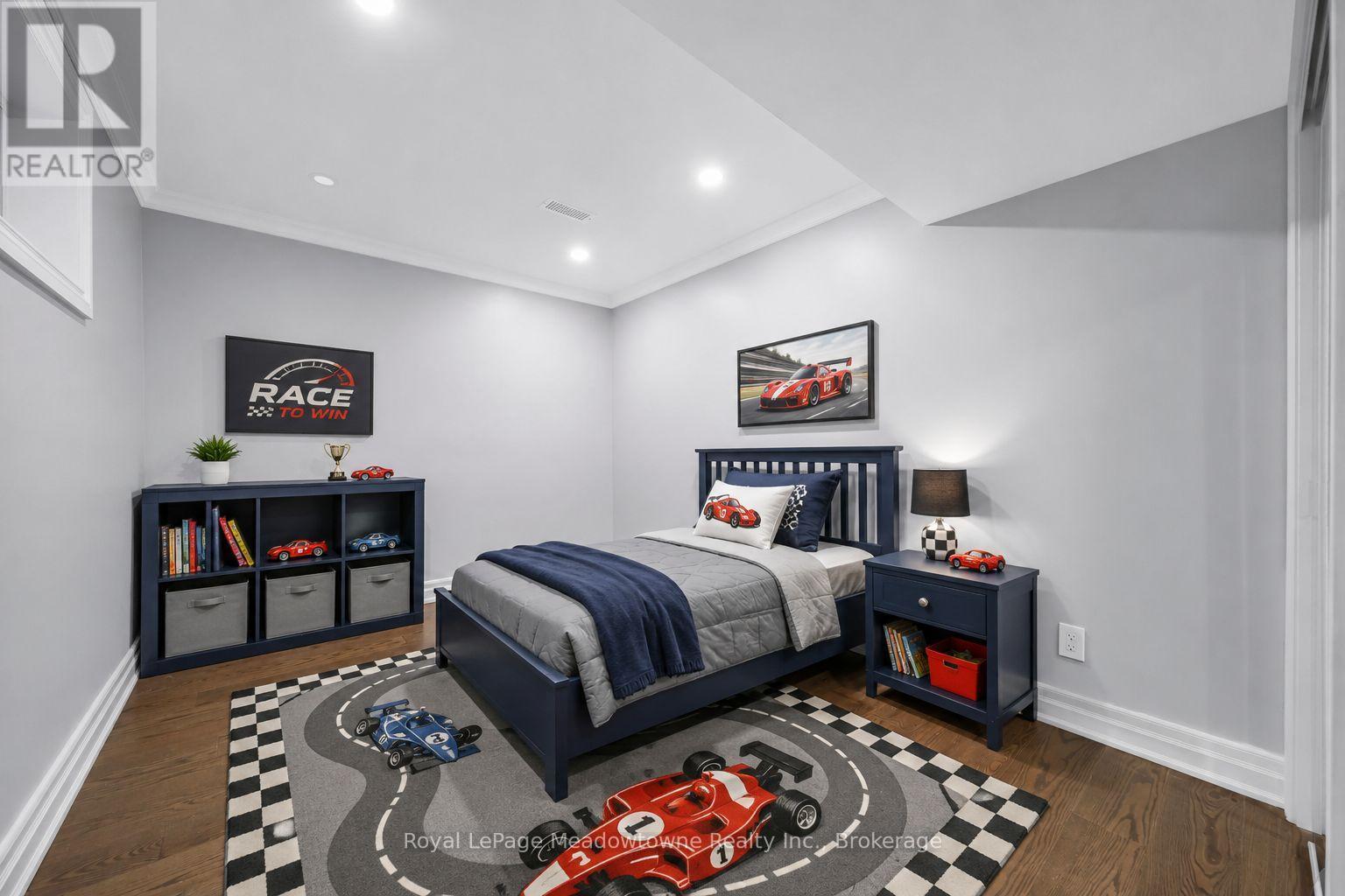 












170 CRAWFORD CRESCENT

,
Milton (Campbellville),




Ontario
L0P1B0

