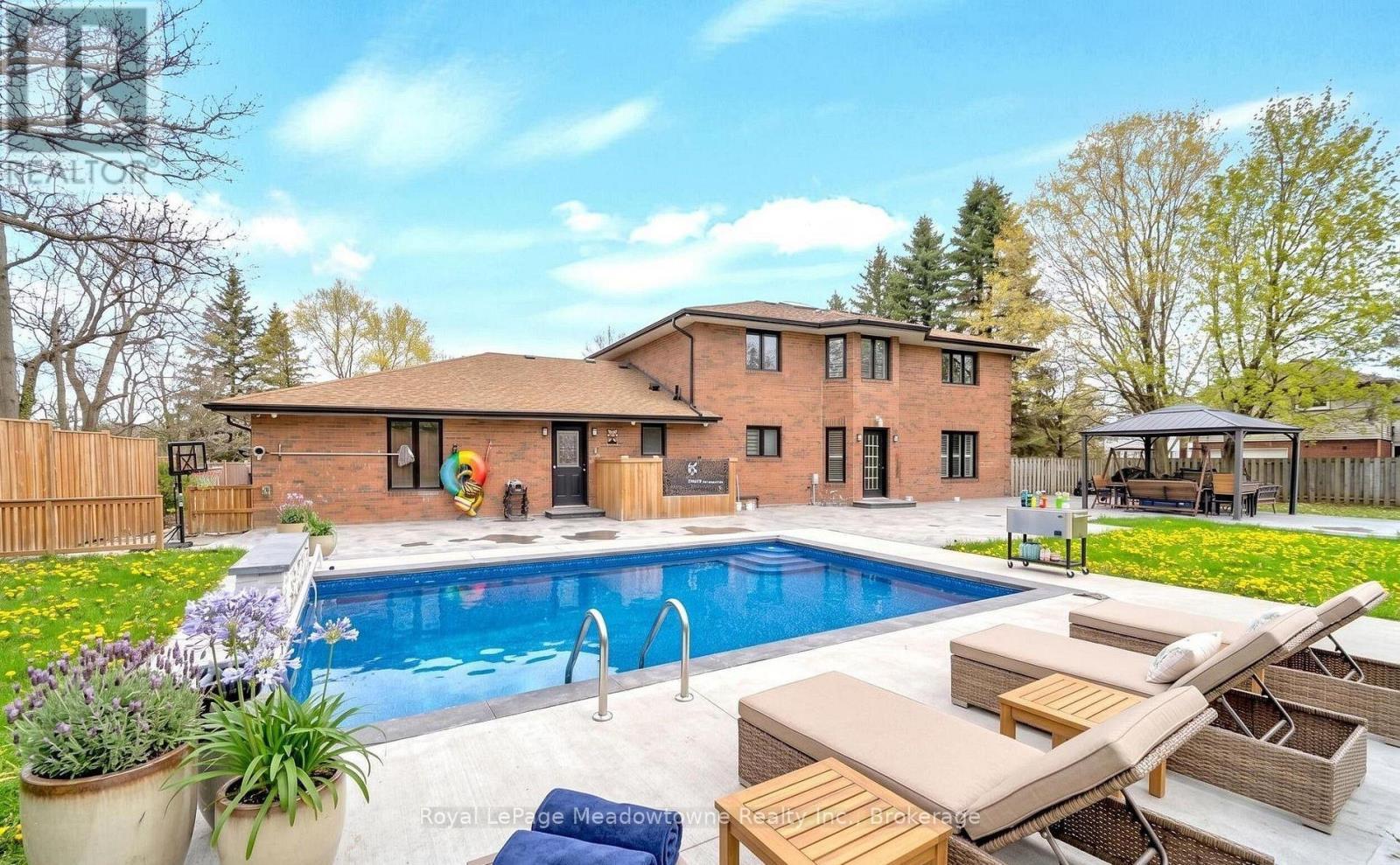 












170 CRAWFORD CRESCENT

,
Milton (Campbellville),




Ontario
L0P1B0

