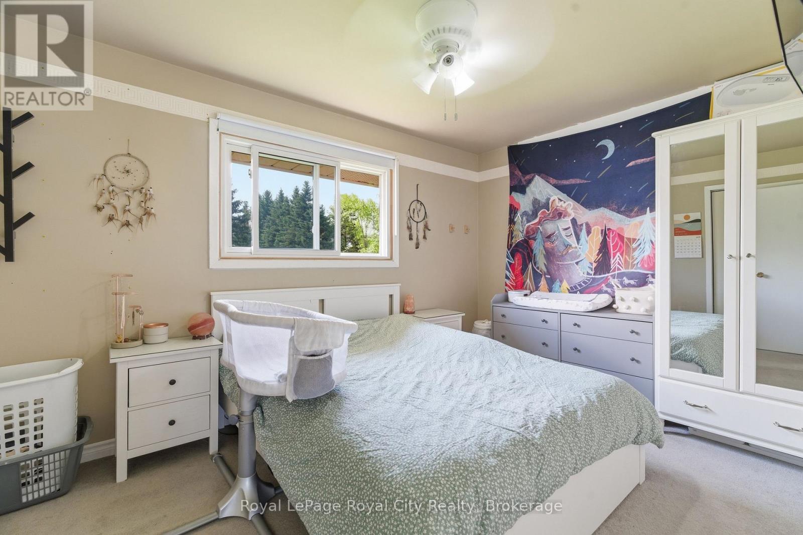 












44 RIDGEWAY AVENUE

,
Guelph (Pineridge/Westminster Woods),




Ontario
N1L1G8

