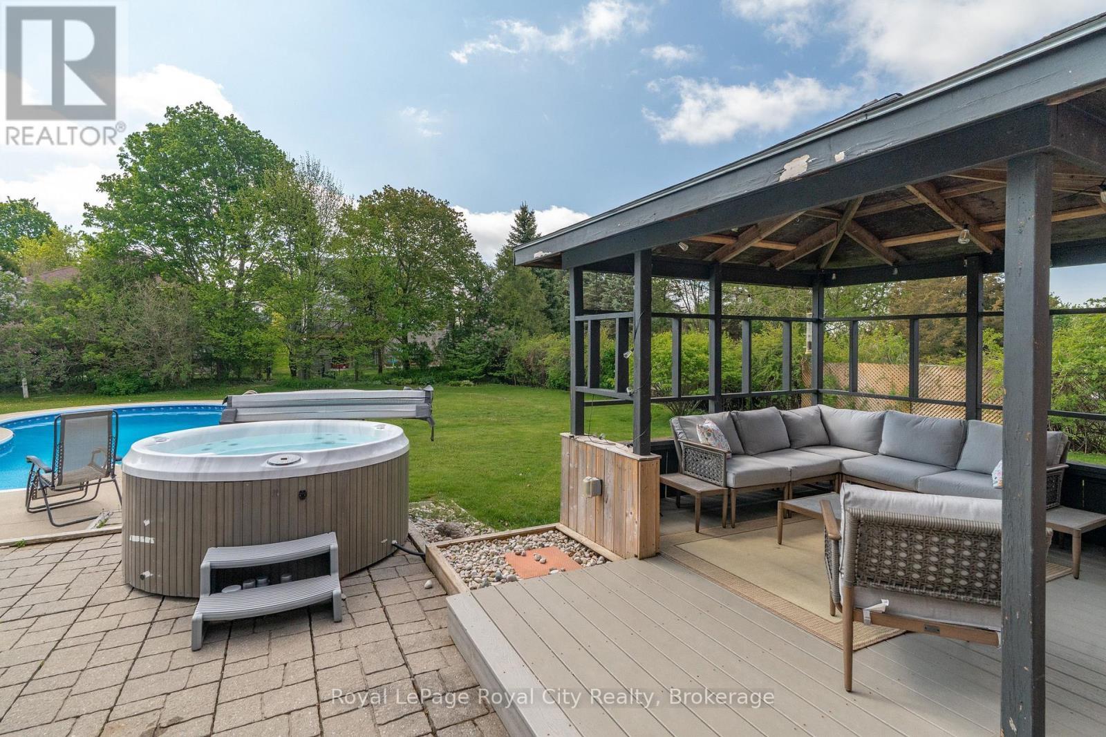 












44 RIDGEWAY AVENUE

,
Guelph (Pineridge/Westminster Woods),




Ontario
N1L1G8

