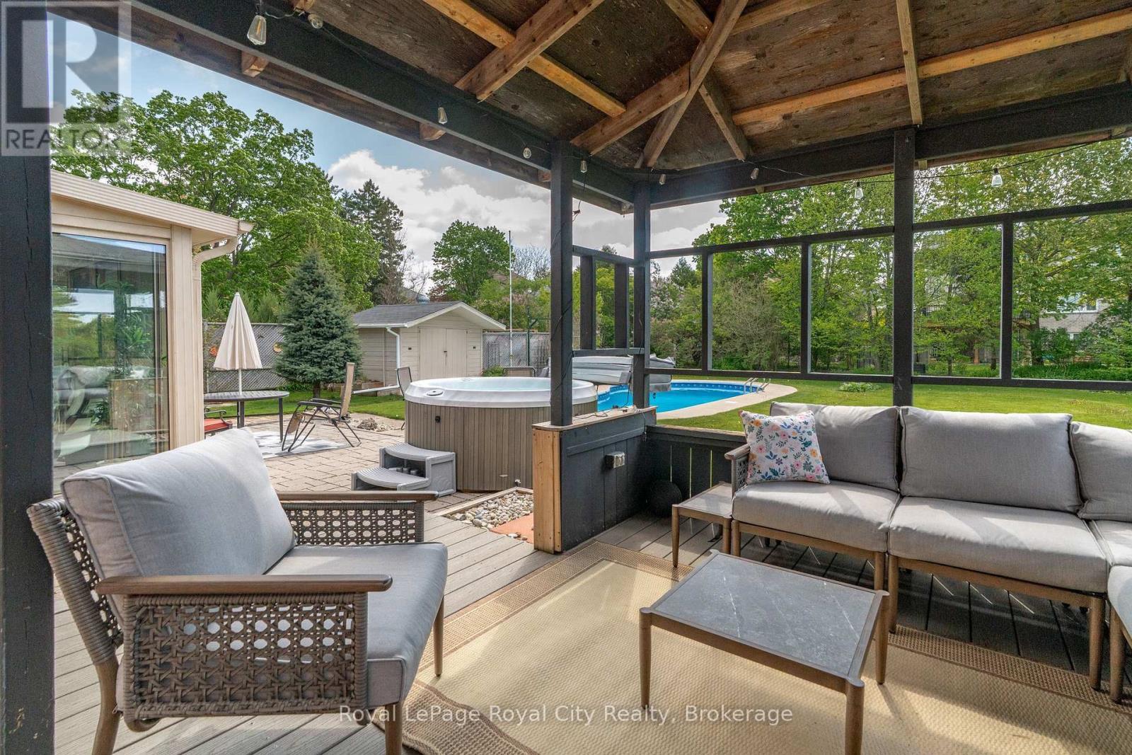 












44 RIDGEWAY AVENUE

,
Guelph (Pineridge/Westminster Woods),




Ontario
N1L1G8

