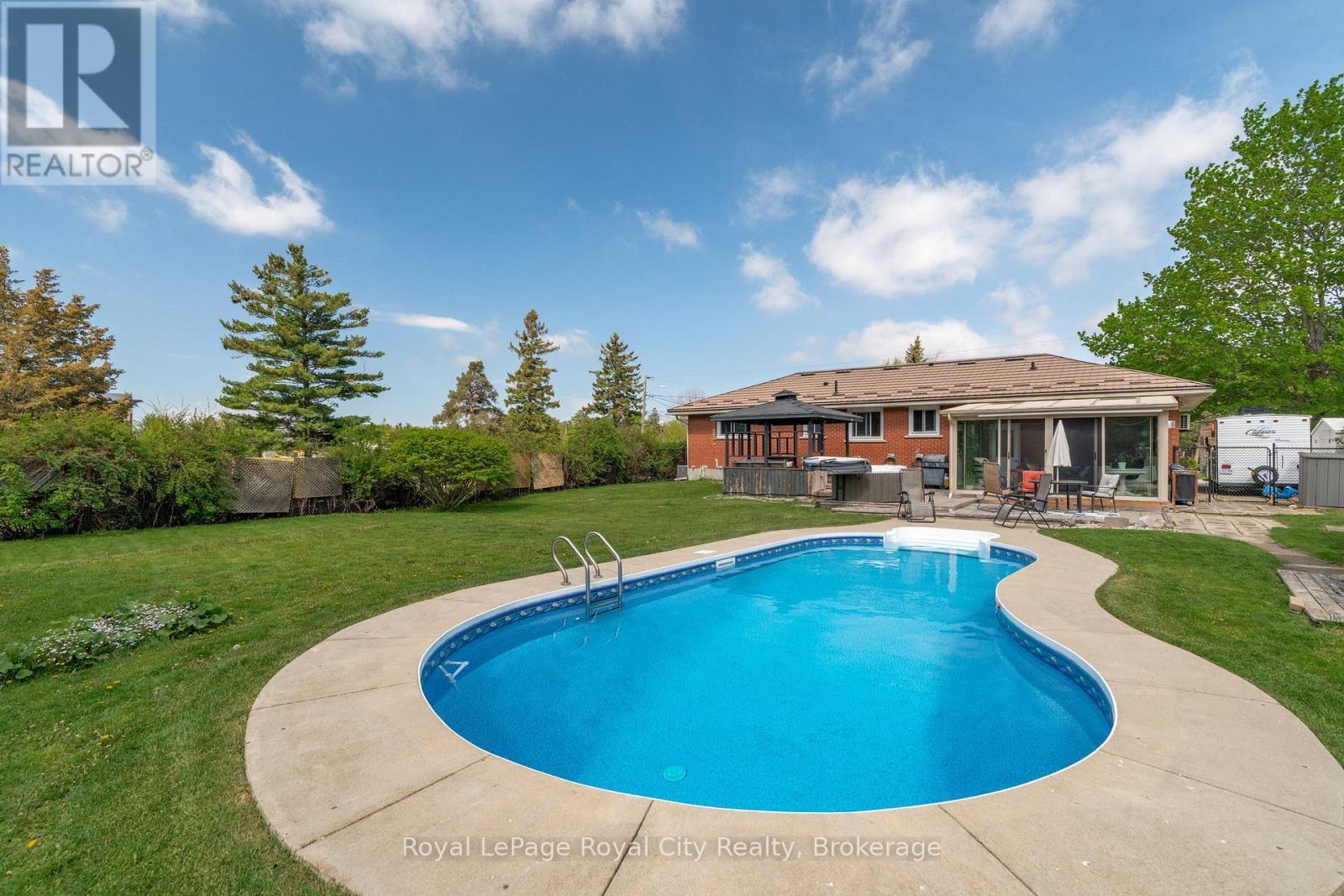 












44 RIDGEWAY AVENUE

,
Guelph (Pineridge/Westminster Woods),




Ontario
N1L1G8

