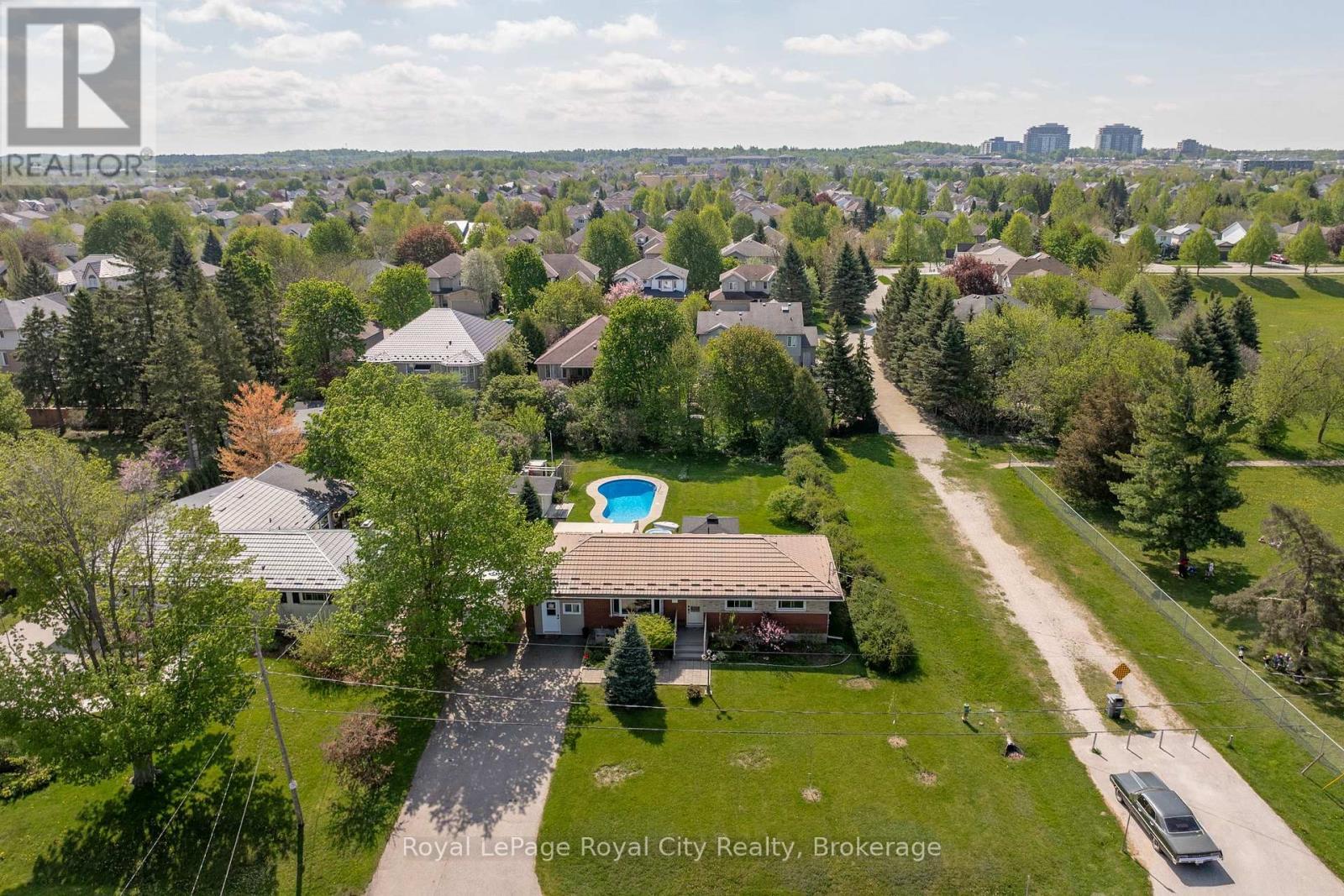 












44 RIDGEWAY AVENUE

,
Guelph (Pineridge/Westminster Woods),




Ontario
N1L1G8

