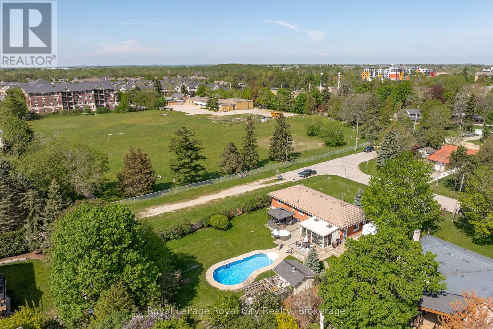












44 RIDGEWAY AVENUE

,
Guelph (Pineridge/Westminster Woods),




Ontario
N1L1G8

