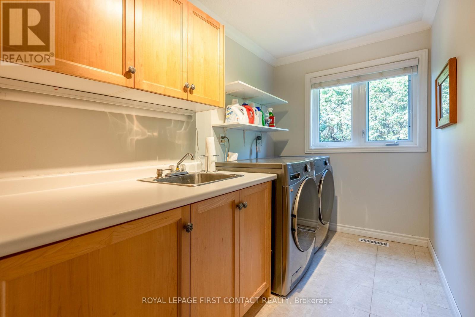 












41 MARILYN STREET

,
Caledon,




Ontario
L7C1H5

