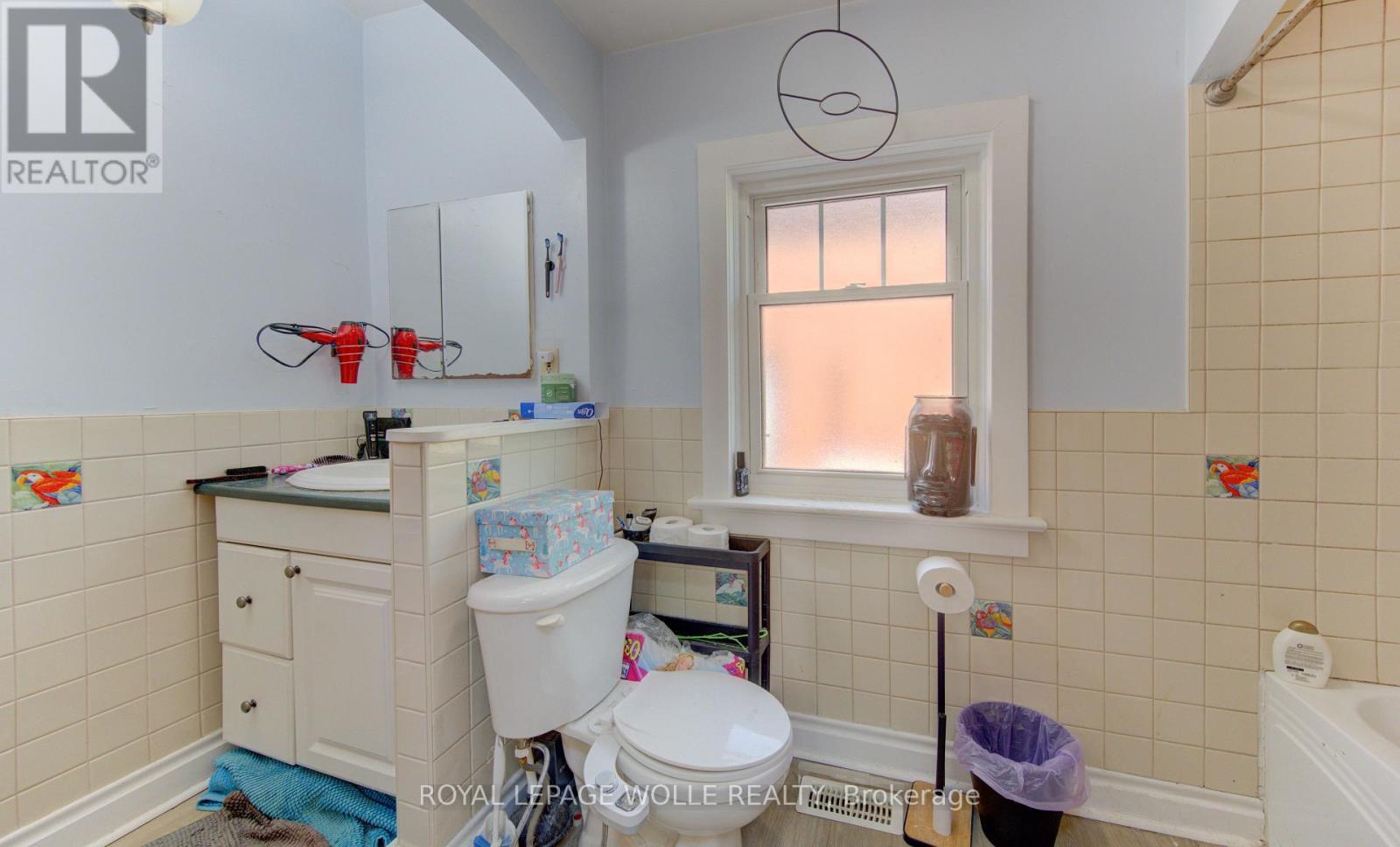 












48 BREITHAUPT STREET

,
Kitchener,




Ontario
N2H5G6

