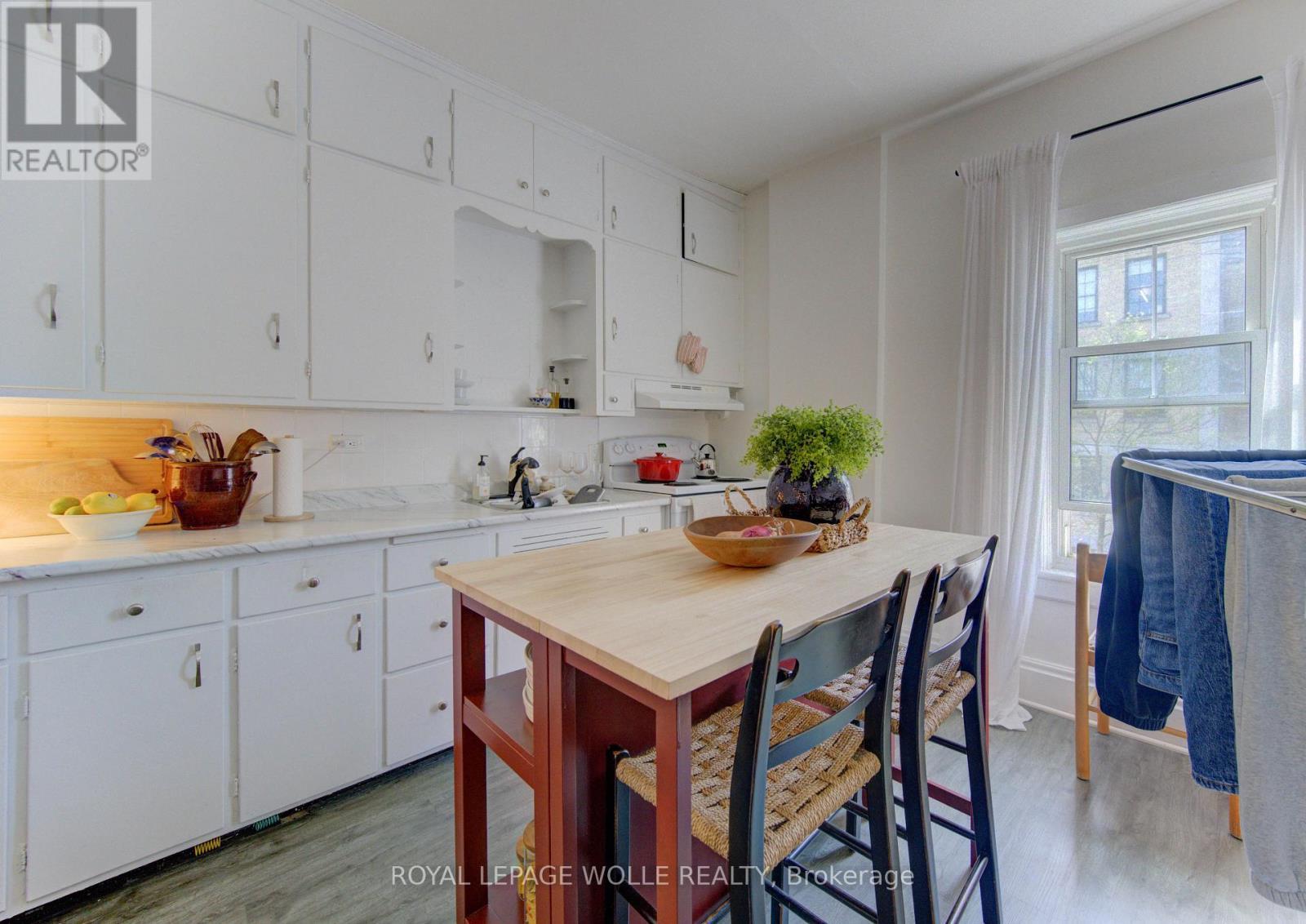 












48 BREITHAUPT STREET

,
Kitchener,




Ontario
N2H5G6

