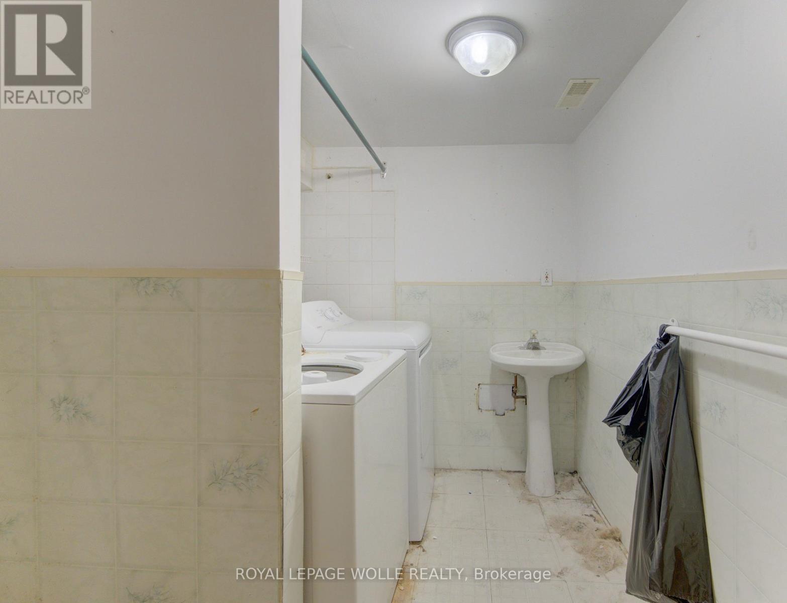 












48 BREITHAUPT STREET

,
Kitchener,




Ontario
N2H5G6

