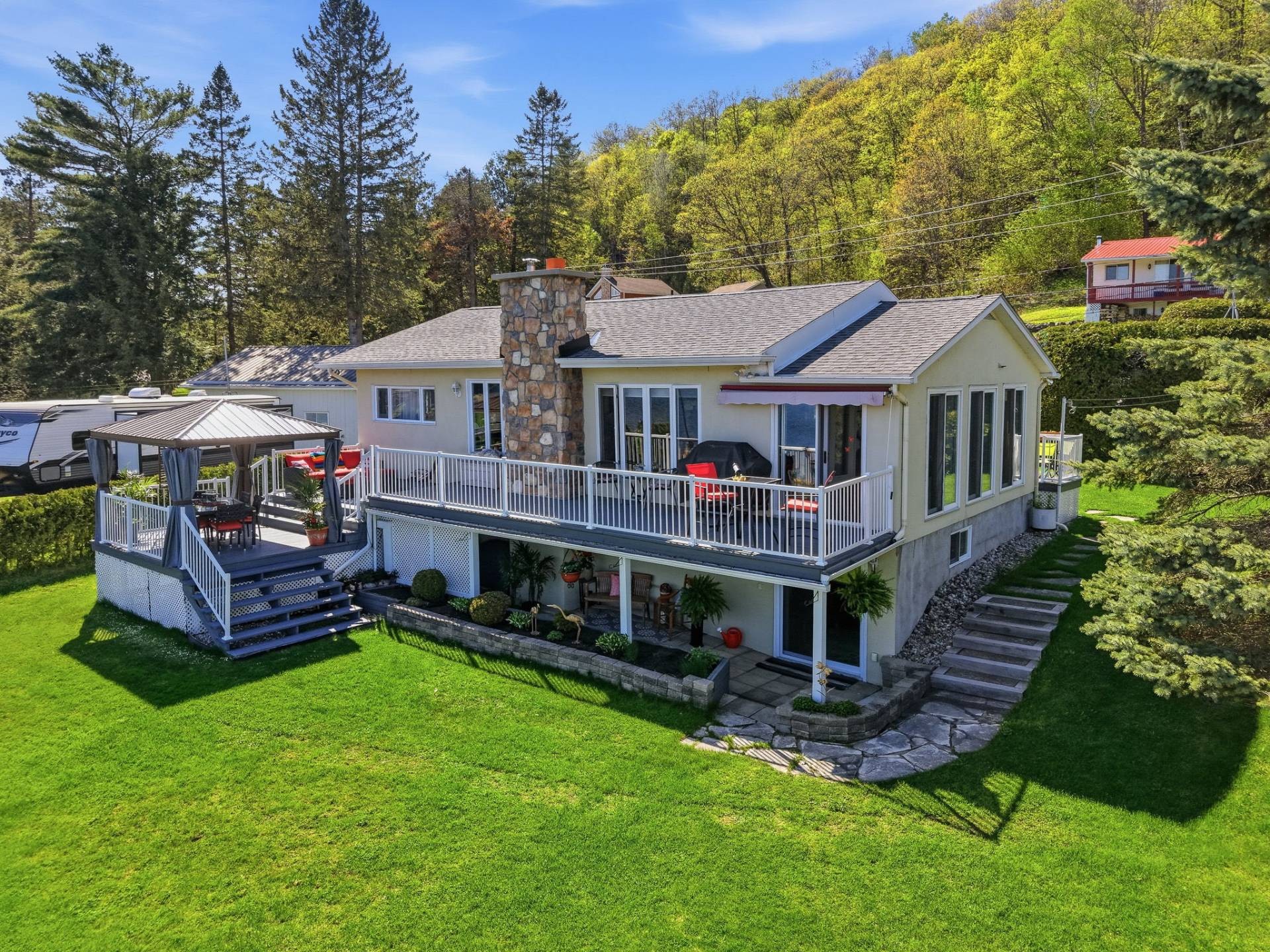 









940


4e Rang S.

,
Lac-Simon,




QC
J0V1E0

