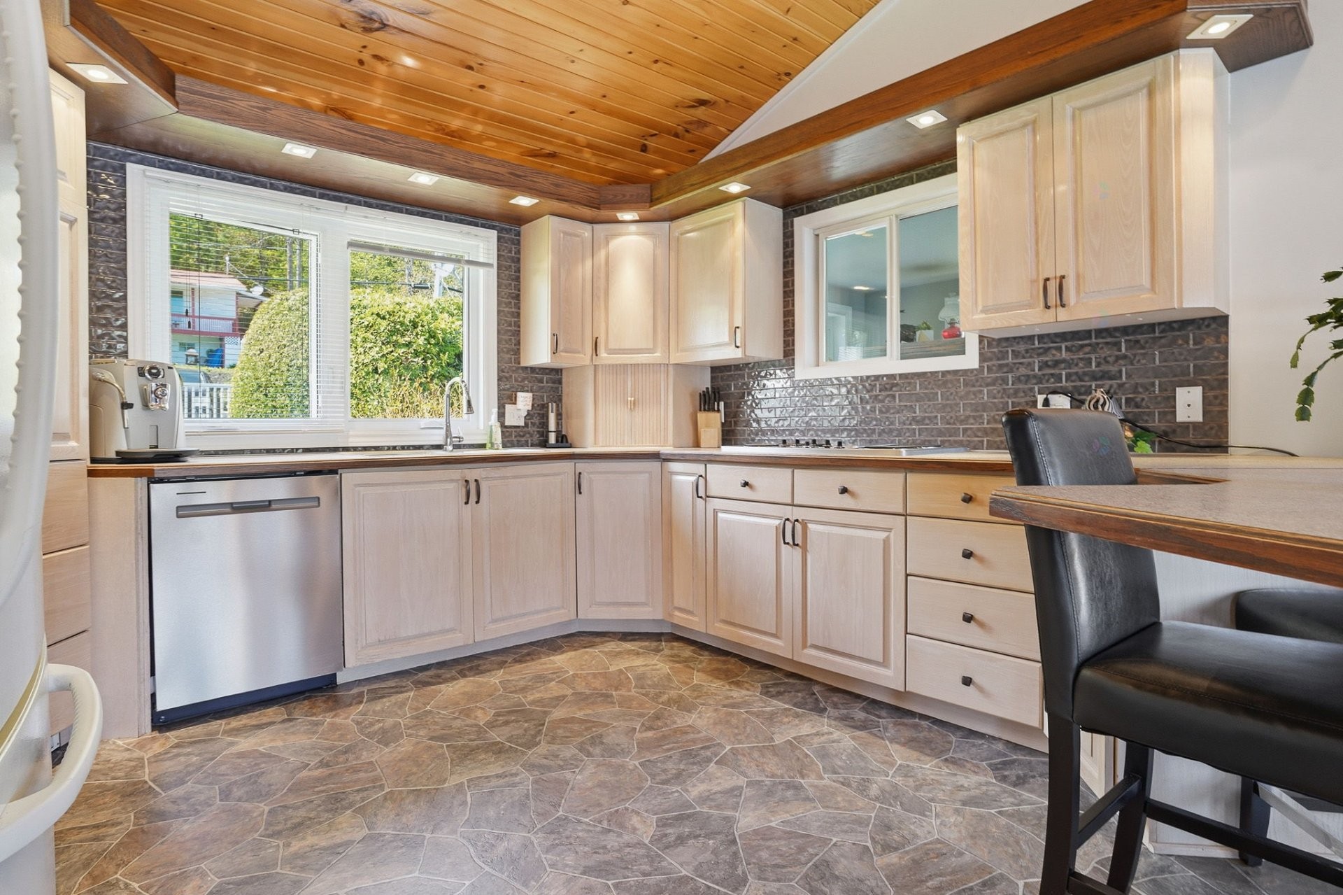 









940


4e Rang S.

,
Lac-Simon,




QC
J0V1E0

