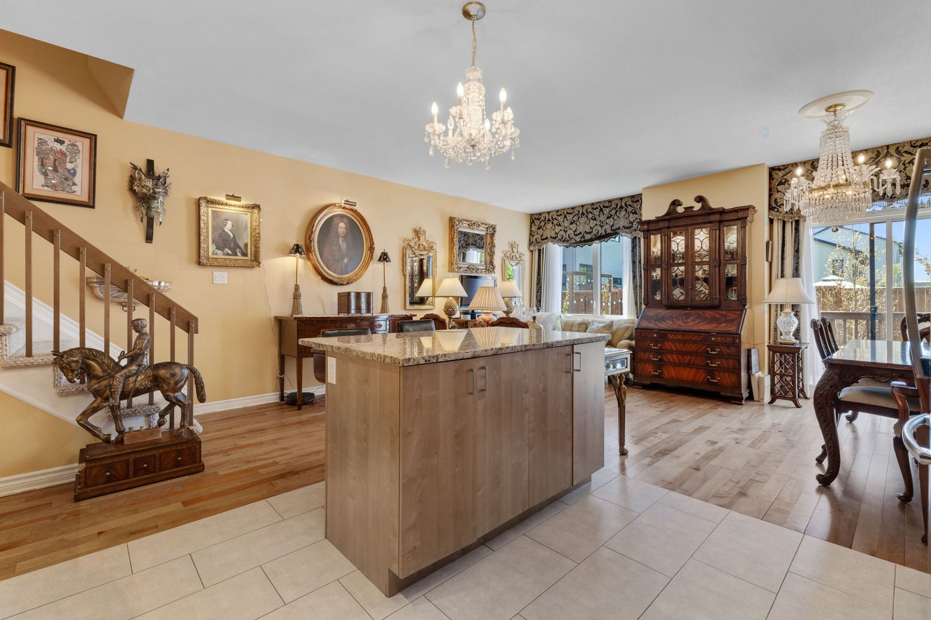 









120Z


Boul. de l'Amérique-Française

, 4,
Gatineau (Aylmer),




QC
J9J1G9


