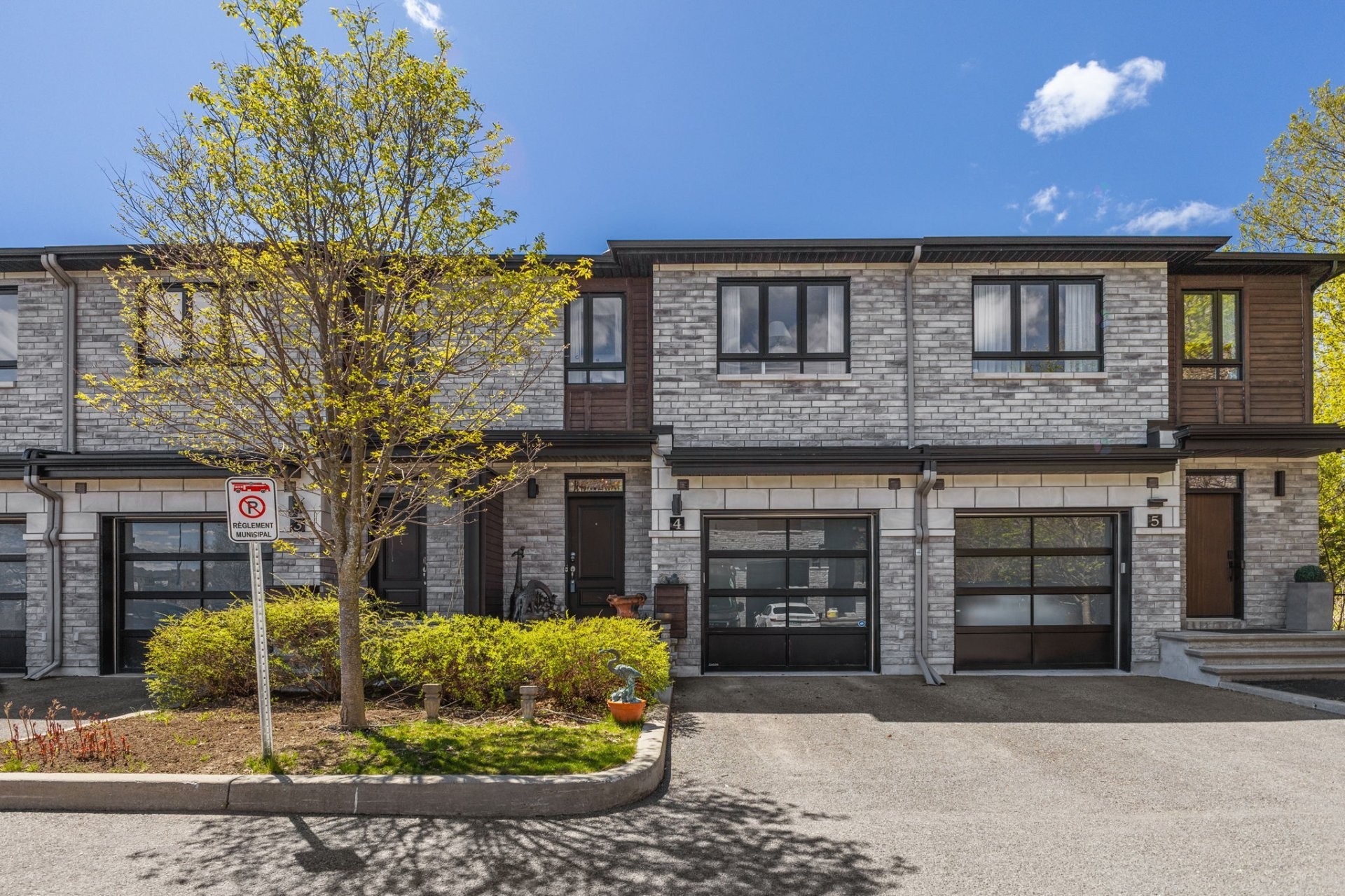 









120Z


Boul. de l'Amérique-Française

, 4,
Gatineau (Aylmer),




QC
J9J1G9

