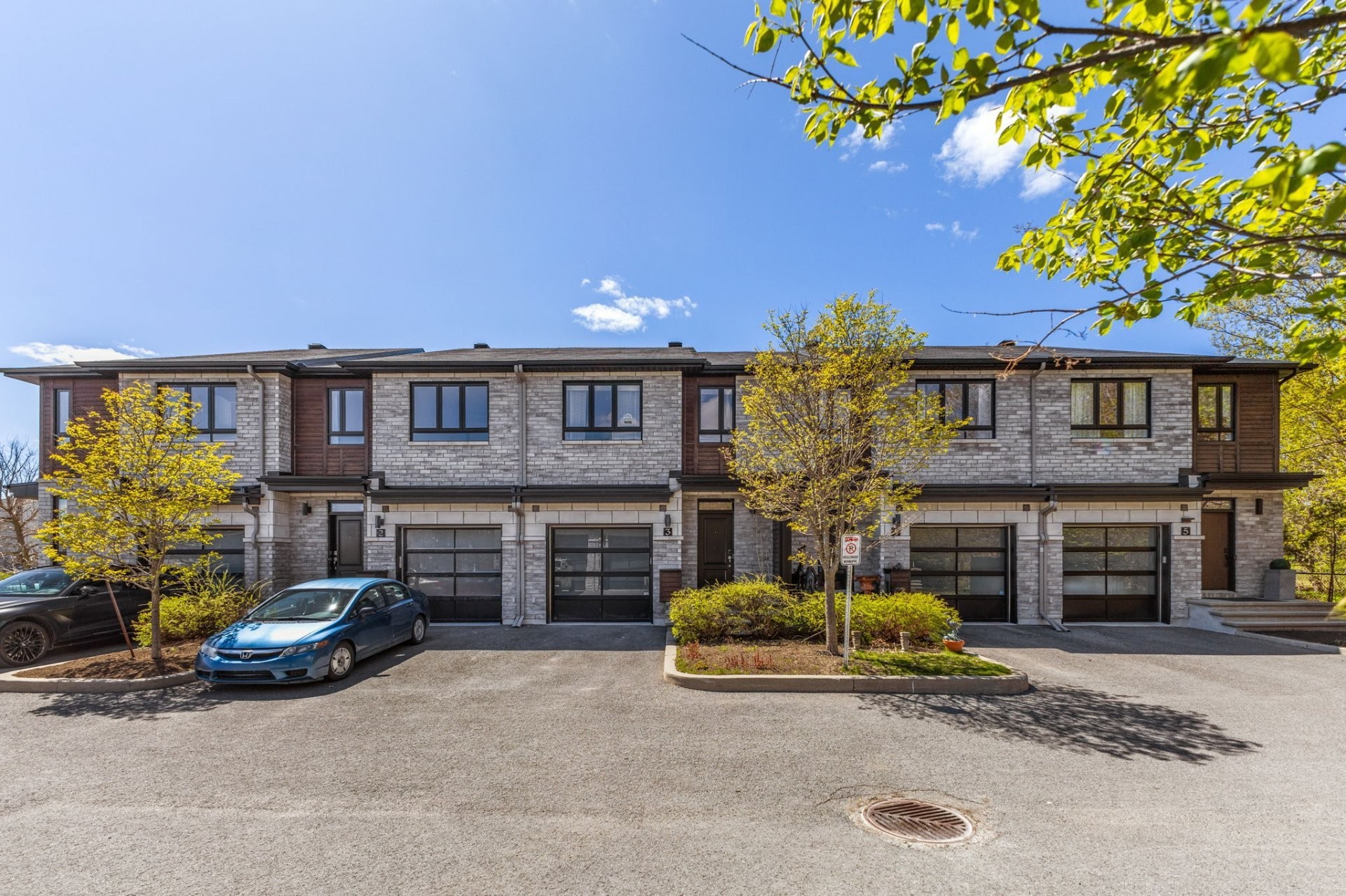 









120Z


Boul. de l'Amérique-Française

, 4,
Gatineau (Aylmer),




QC
J9J1G9

