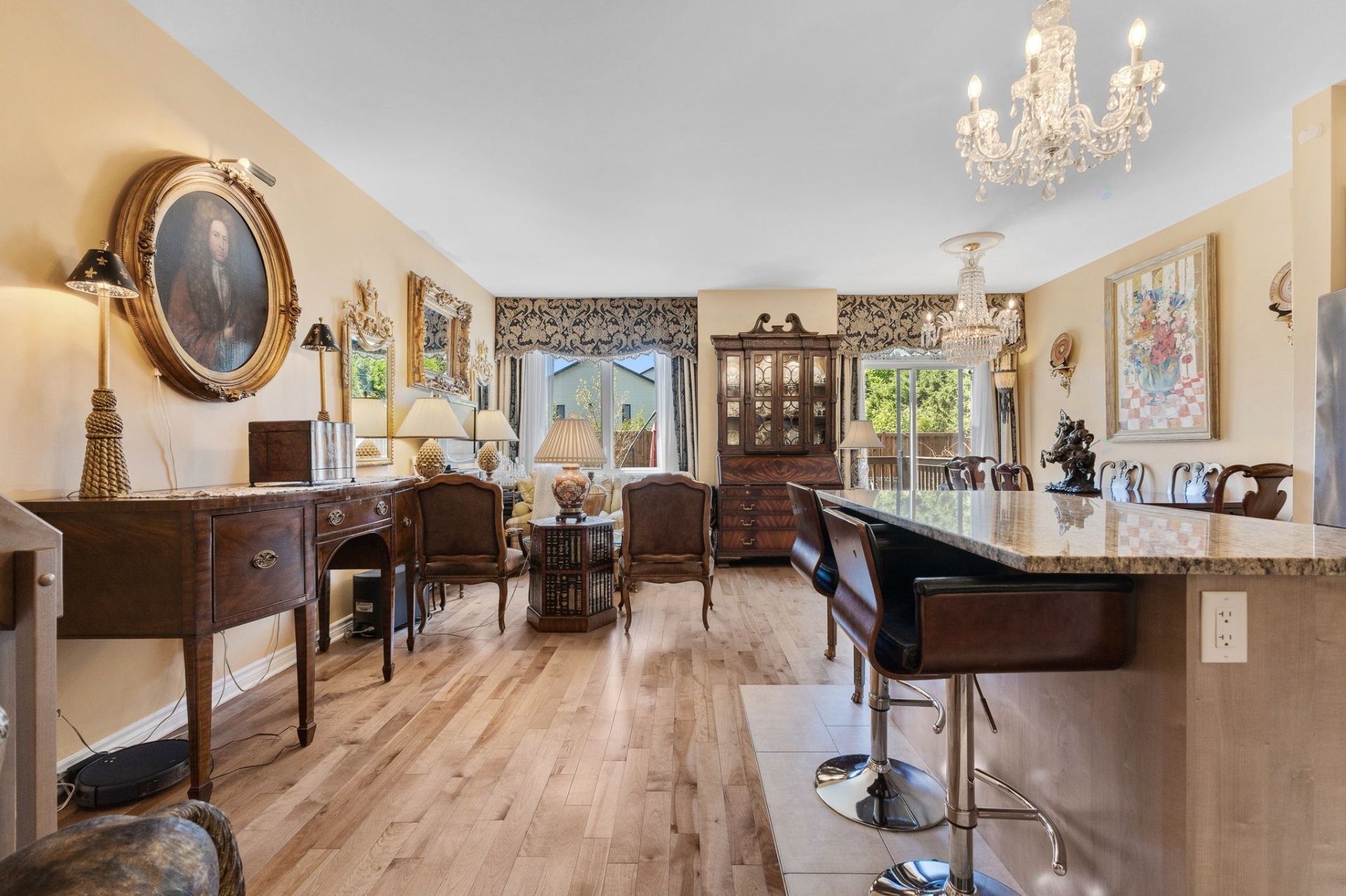 









120Z


Boul. de l'Amérique-Française

, 4,
Gatineau (Aylmer),




QC
J9J1G9

