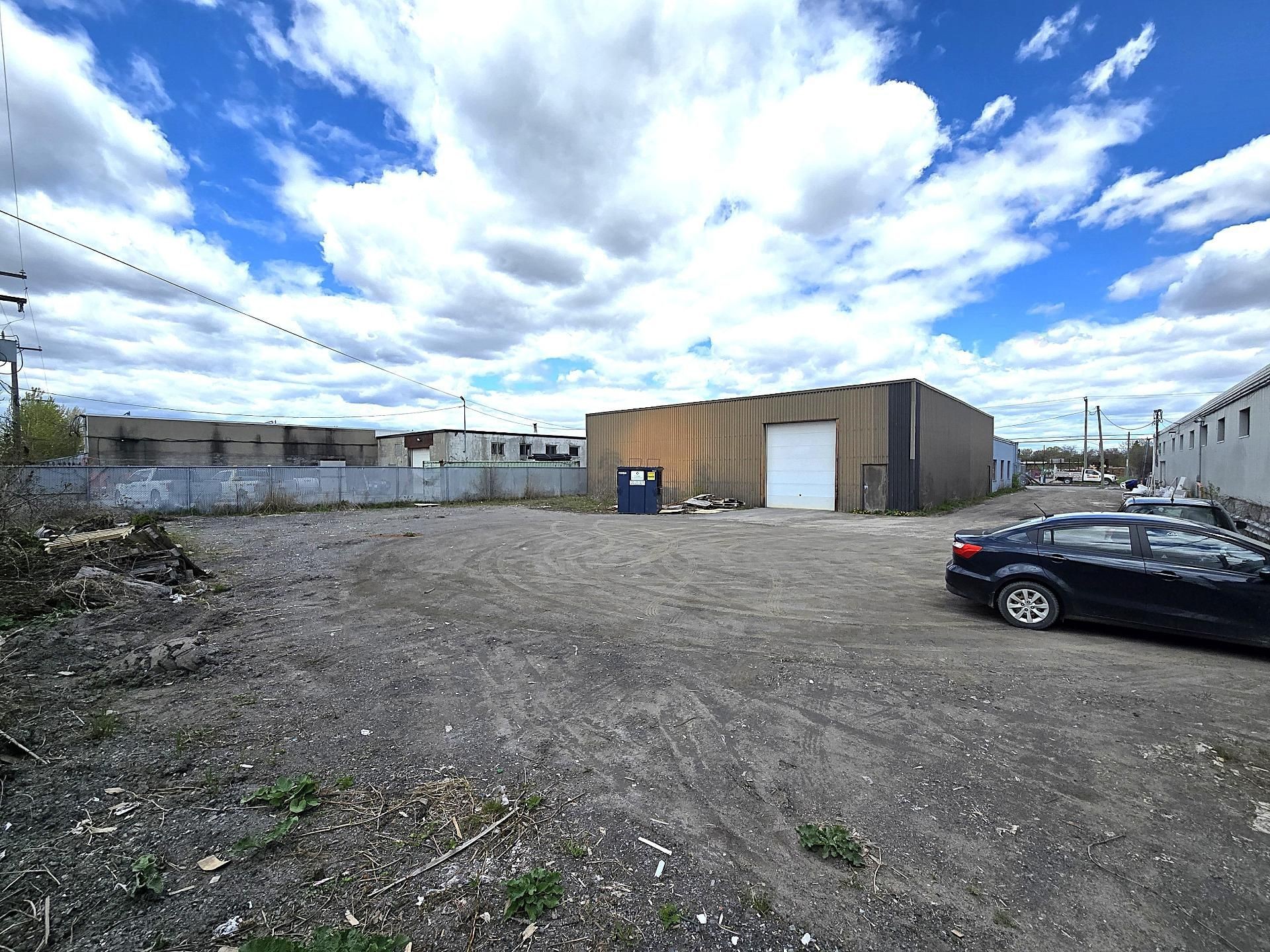 









2040


Av. Francis-Hughes

,
Laval (Chomedey),




QC
H7S1N4

