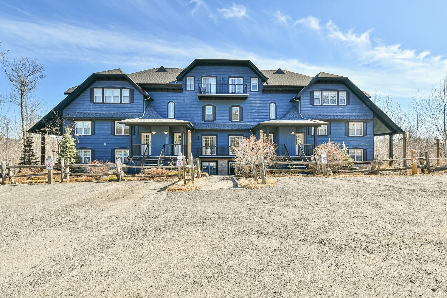 









250


Rue du Mont-Plaisant

, 4,
Mont-Tremblant,




QC
J8E1L2

