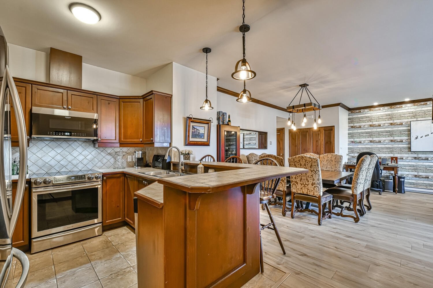 









250


Rue du Mont-Plaisant

, 4,
Mont-Tremblant,




QC
J8E1L2

