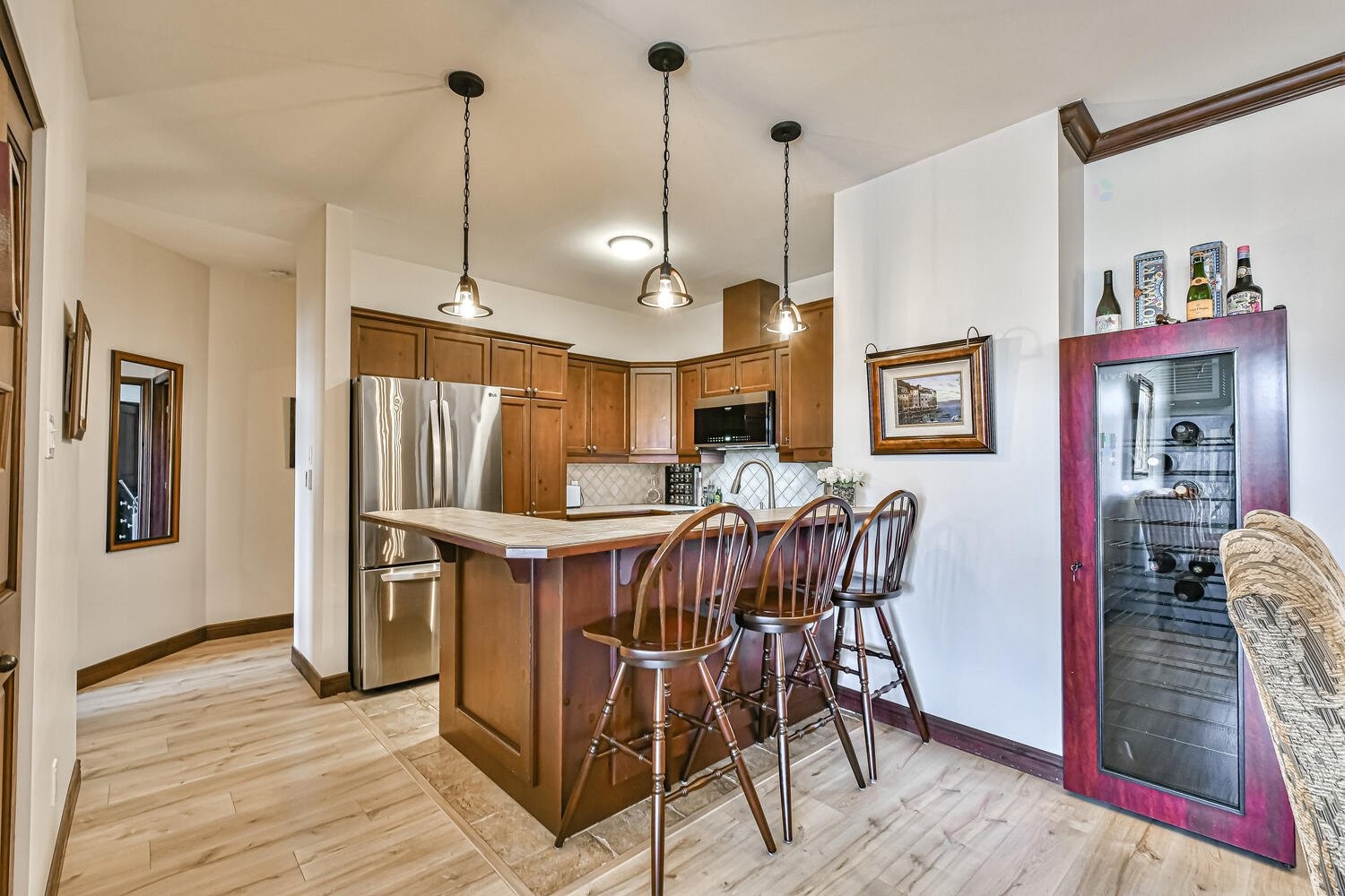 









250


Rue du Mont-Plaisant

, 4,
Mont-Tremblant,




QC
J8E1L2

