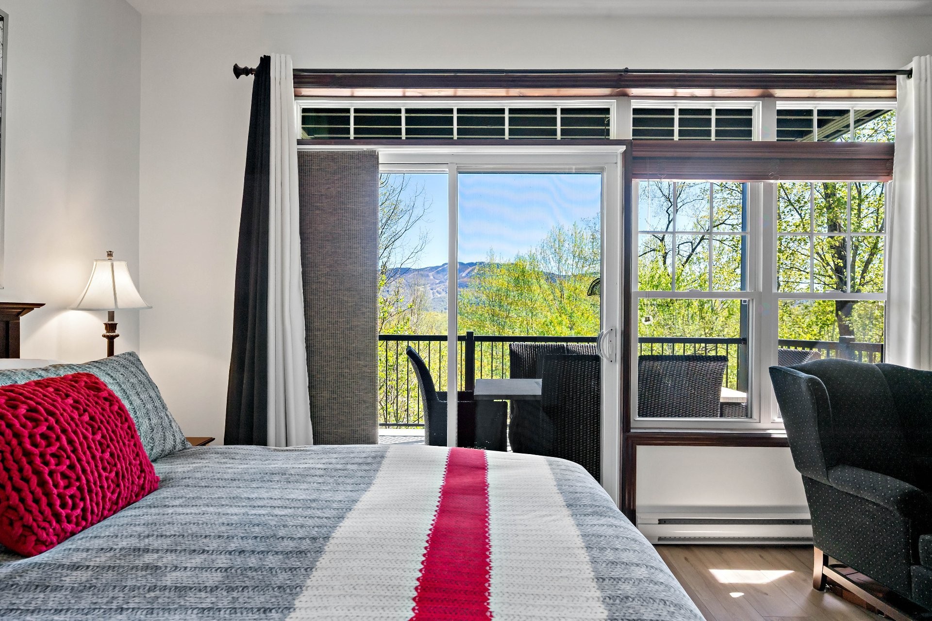 









250


Rue du Mont-Plaisant

, 4,
Mont-Tremblant,




QC
J8E1L2

