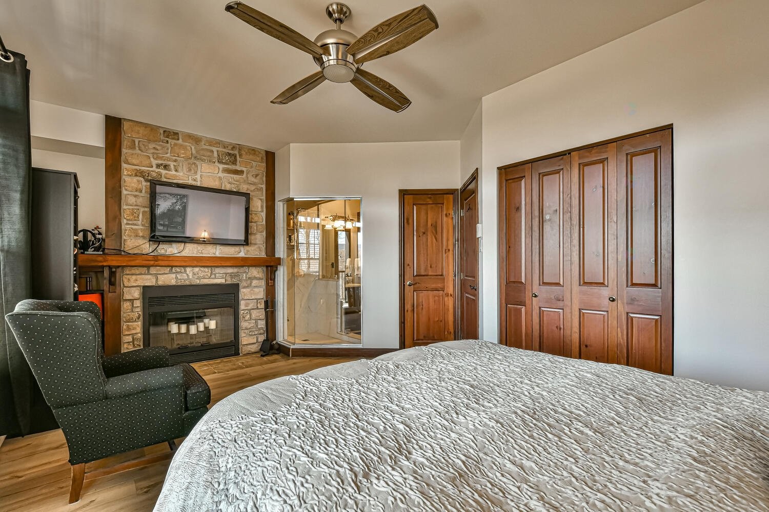 









250


Rue du Mont-Plaisant

, 4,
Mont-Tremblant,




QC
J8E1L2

