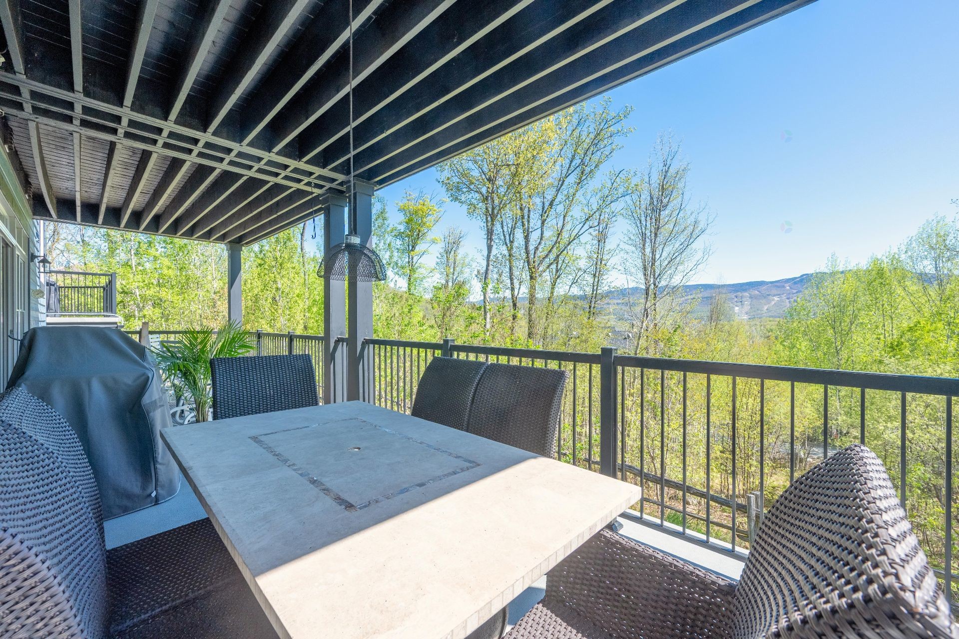 









250


Rue du Mont-Plaisant

, 4,
Mont-Tremblant,




QC
J8E1L2

