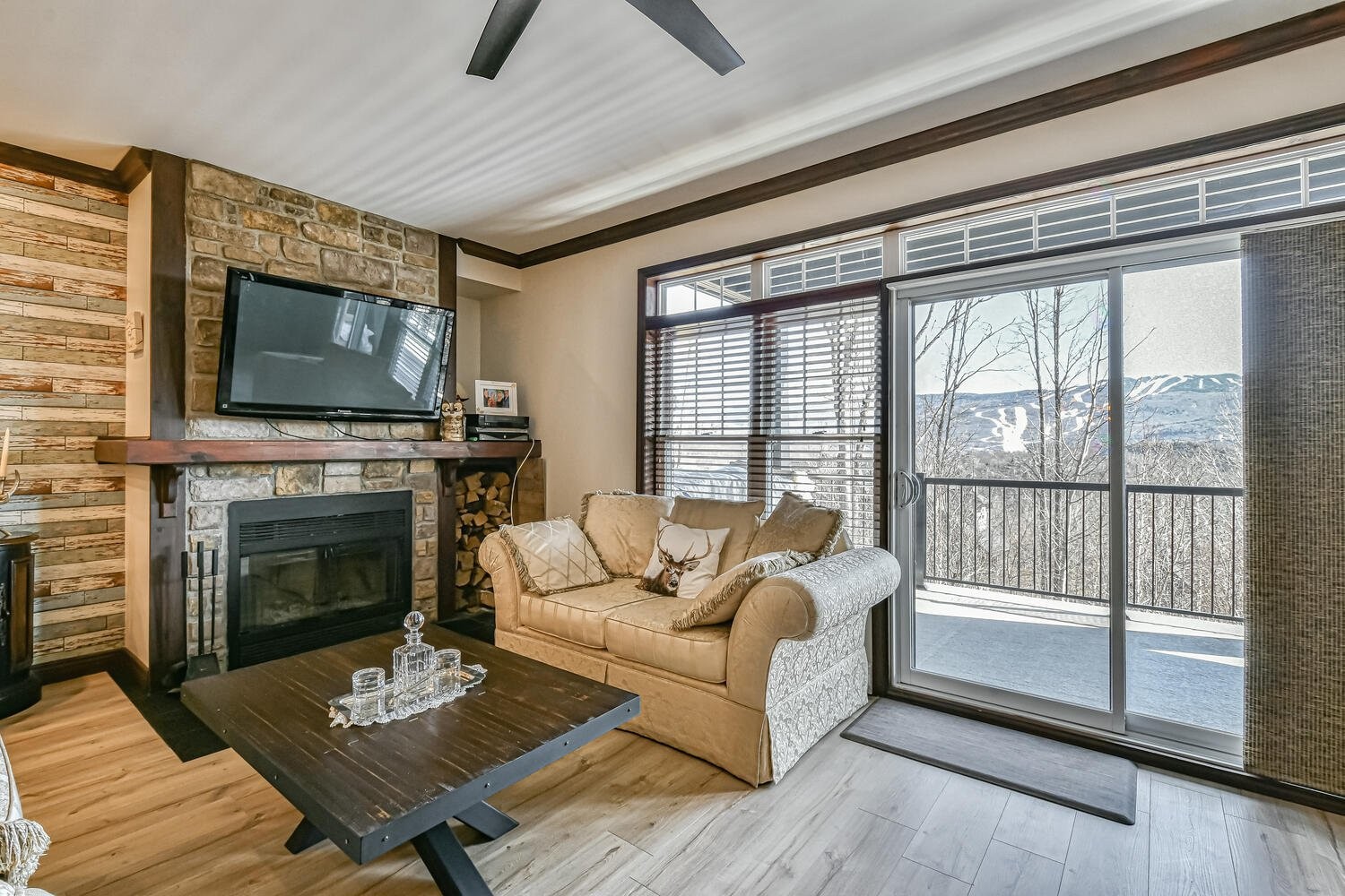 









250


Rue du Mont-Plaisant

, 4,
Mont-Tremblant,




QC
J8E1L2


