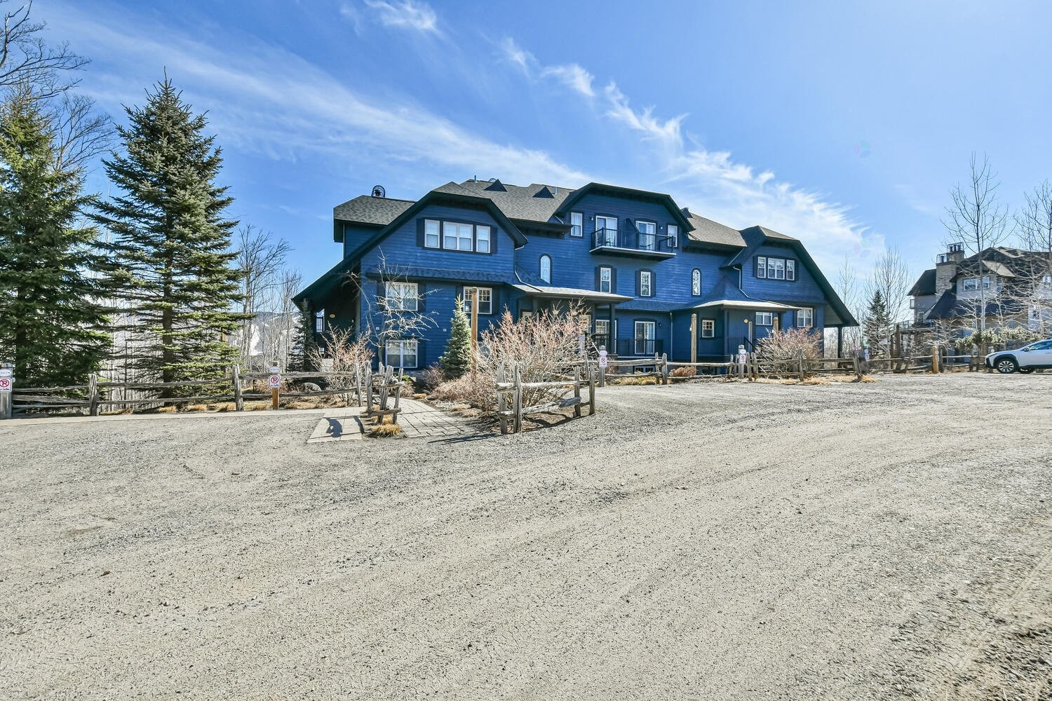 









250


Rue du Mont-Plaisant

, 4,
Mont-Tremblant,




QC
J8E1L2

