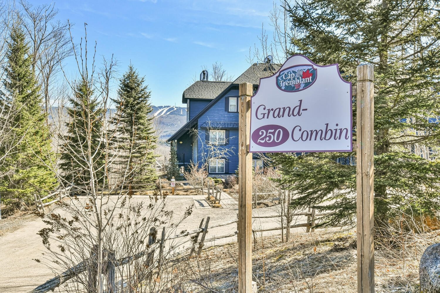 









250


Rue du Mont-Plaisant

, 4,
Mont-Tremblant,




QC
J8E1L2

