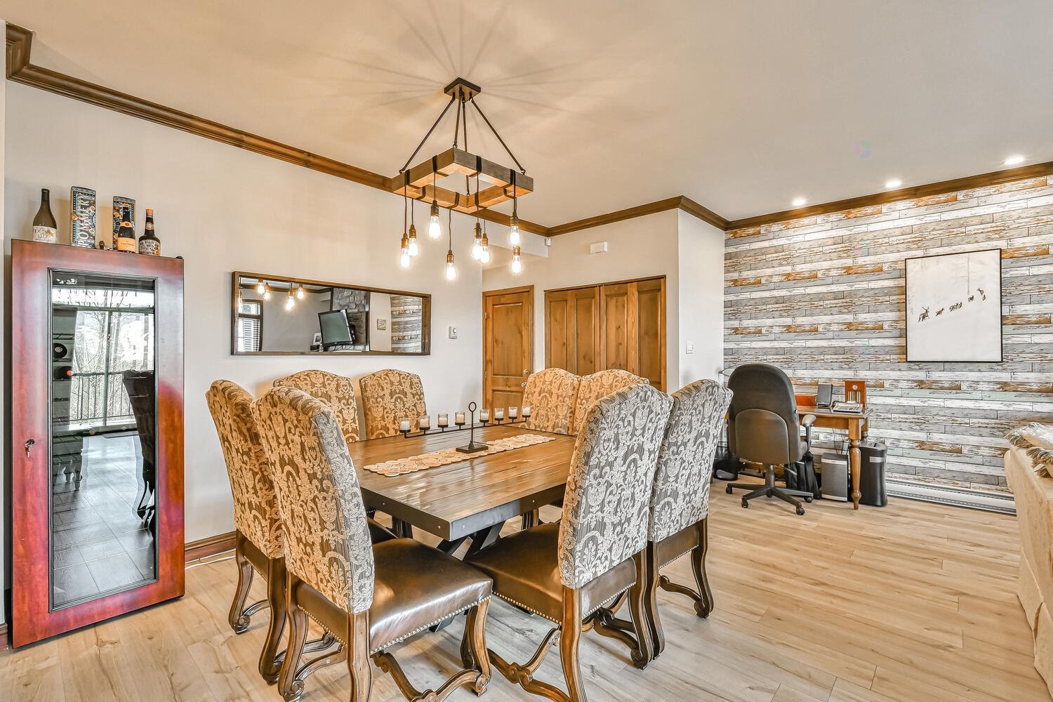 









250


Rue du Mont-Plaisant

, 4,
Mont-Tremblant,




QC
J8E1L2


