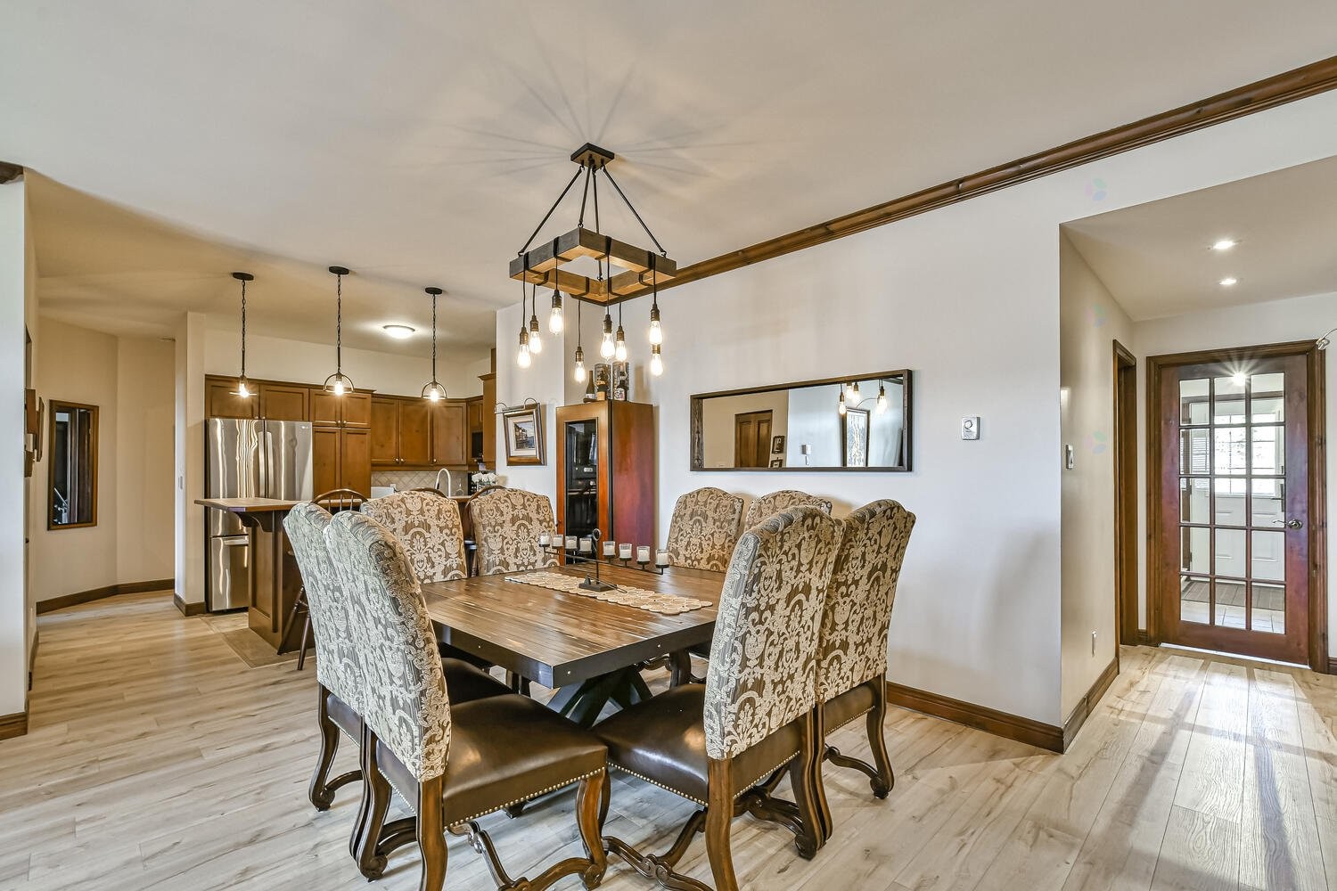 









250


Rue du Mont-Plaisant

, 4,
Mont-Tremblant,




QC
J8E1L2

