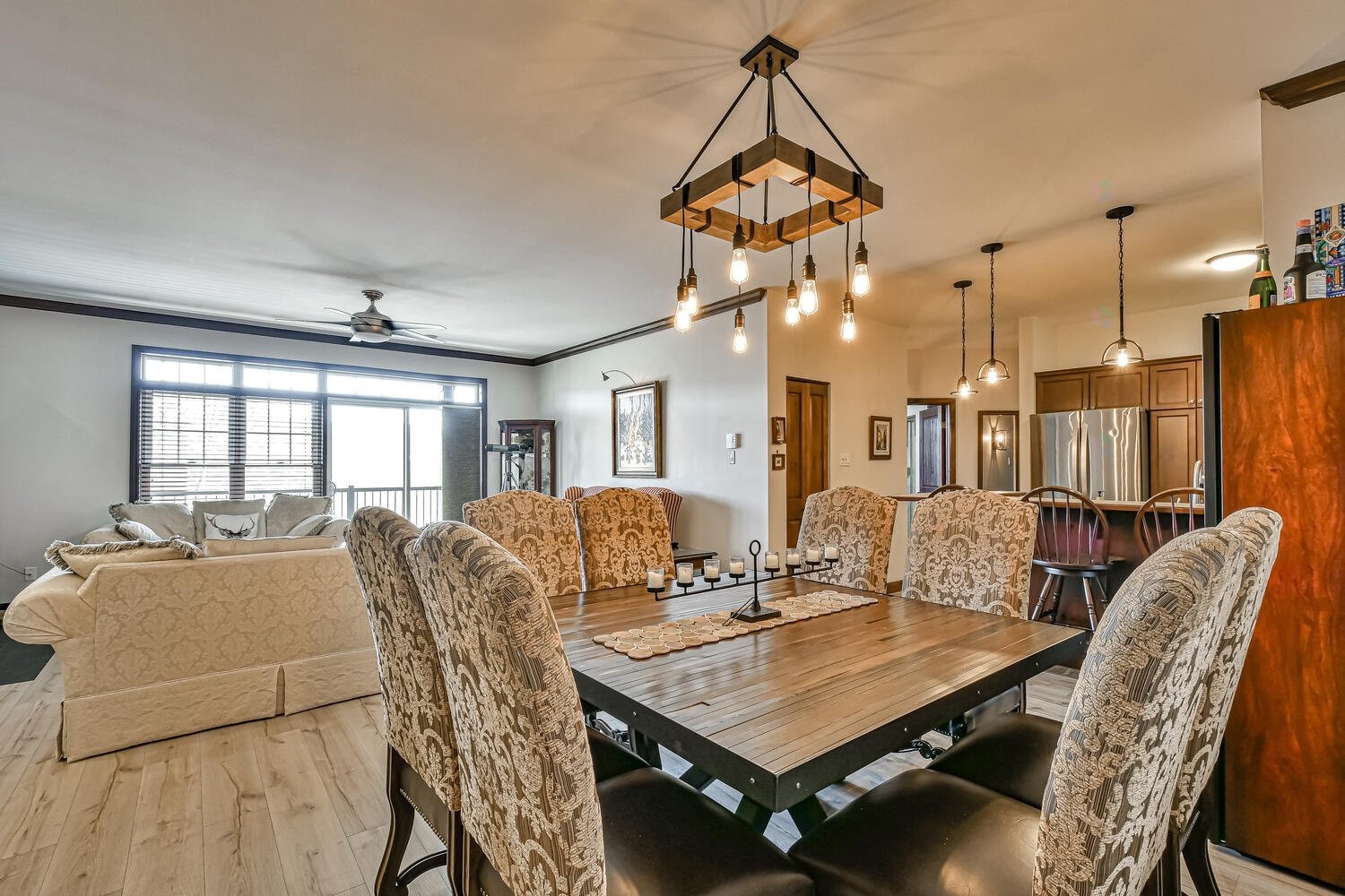 









250


Rue du Mont-Plaisant

, 4,
Mont-Tremblant,




QC
J8E1L2

