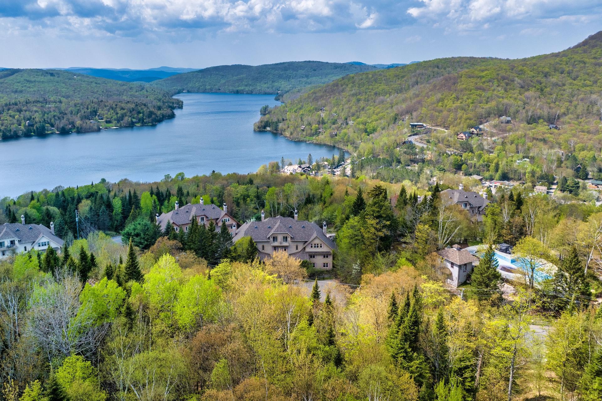 









166


Rue du Mont-Plaisant

, 1,
Mont-Tremblant,




QC
J8E1L2

