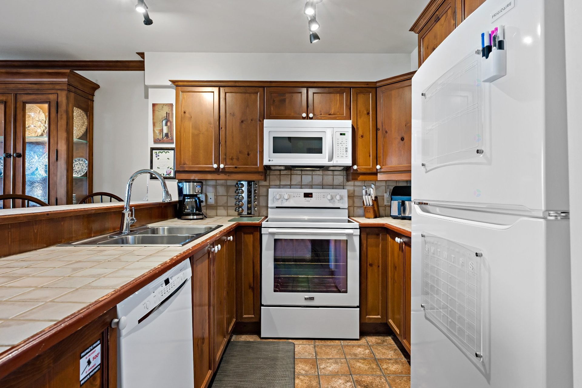 









166


Rue du Mont-Plaisant

, 1,
Mont-Tremblant,




QC
J8E1L2


