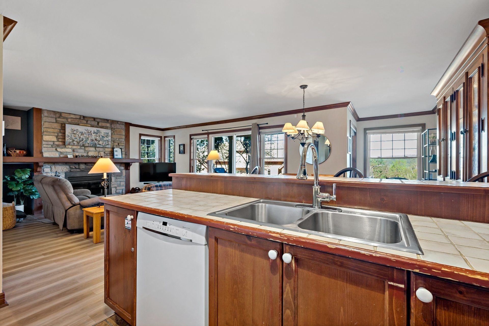 









166


Rue du Mont-Plaisant

, 1,
Mont-Tremblant,




QC
J8E1L2

