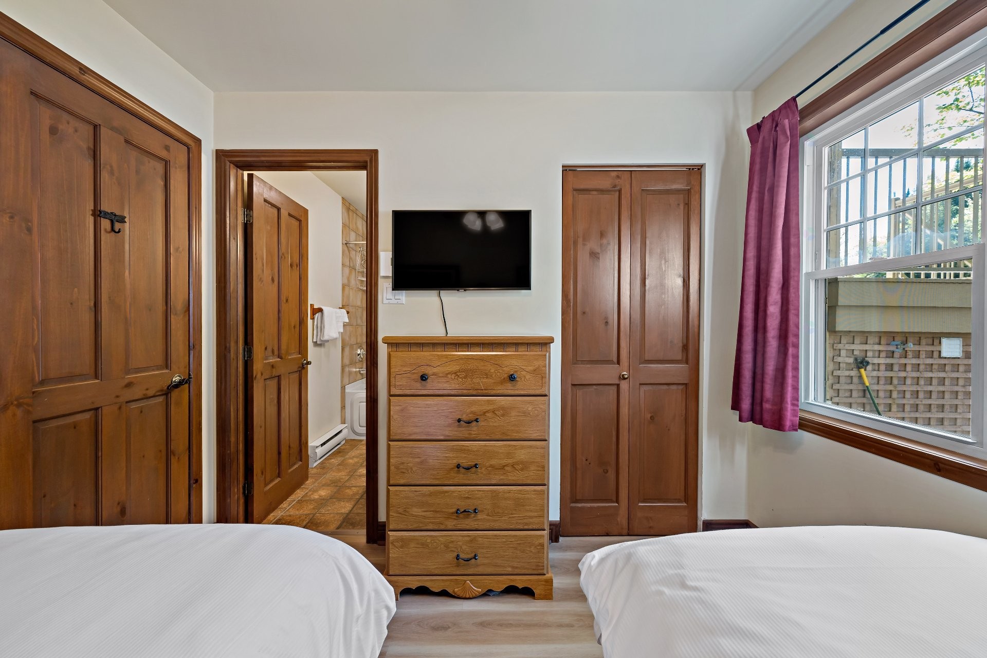 









166


Rue du Mont-Plaisant

, 1,
Mont-Tremblant,




QC
J8E1L2

