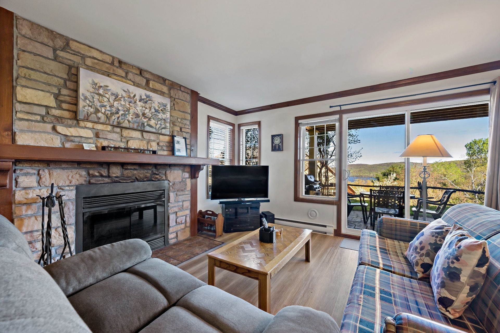 









166


Rue du Mont-Plaisant

, 1,
Mont-Tremblant,




QC
J8E1L2

