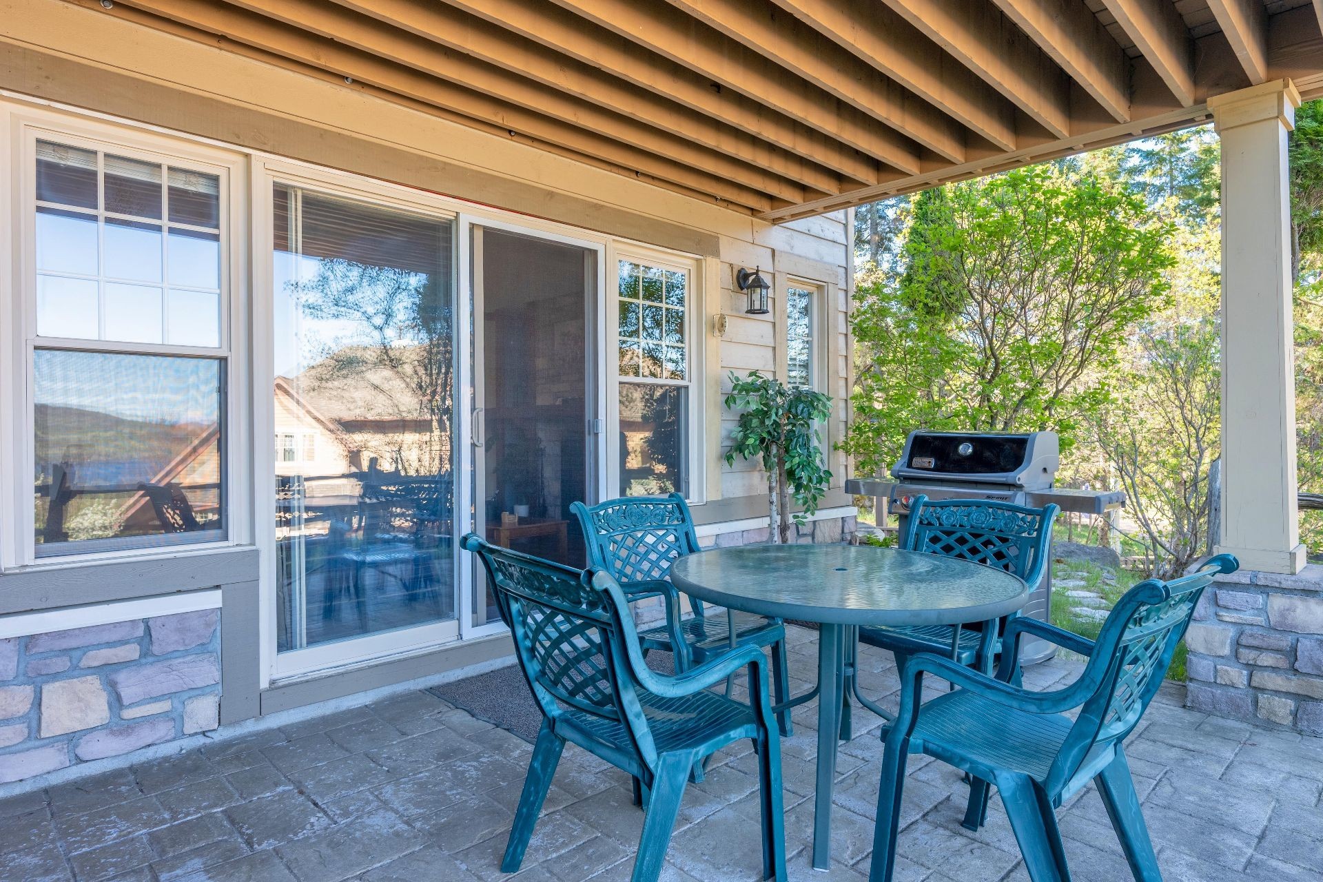 









166


Rue du Mont-Plaisant

, 1,
Mont-Tremblant,




QC
J8E1L2

