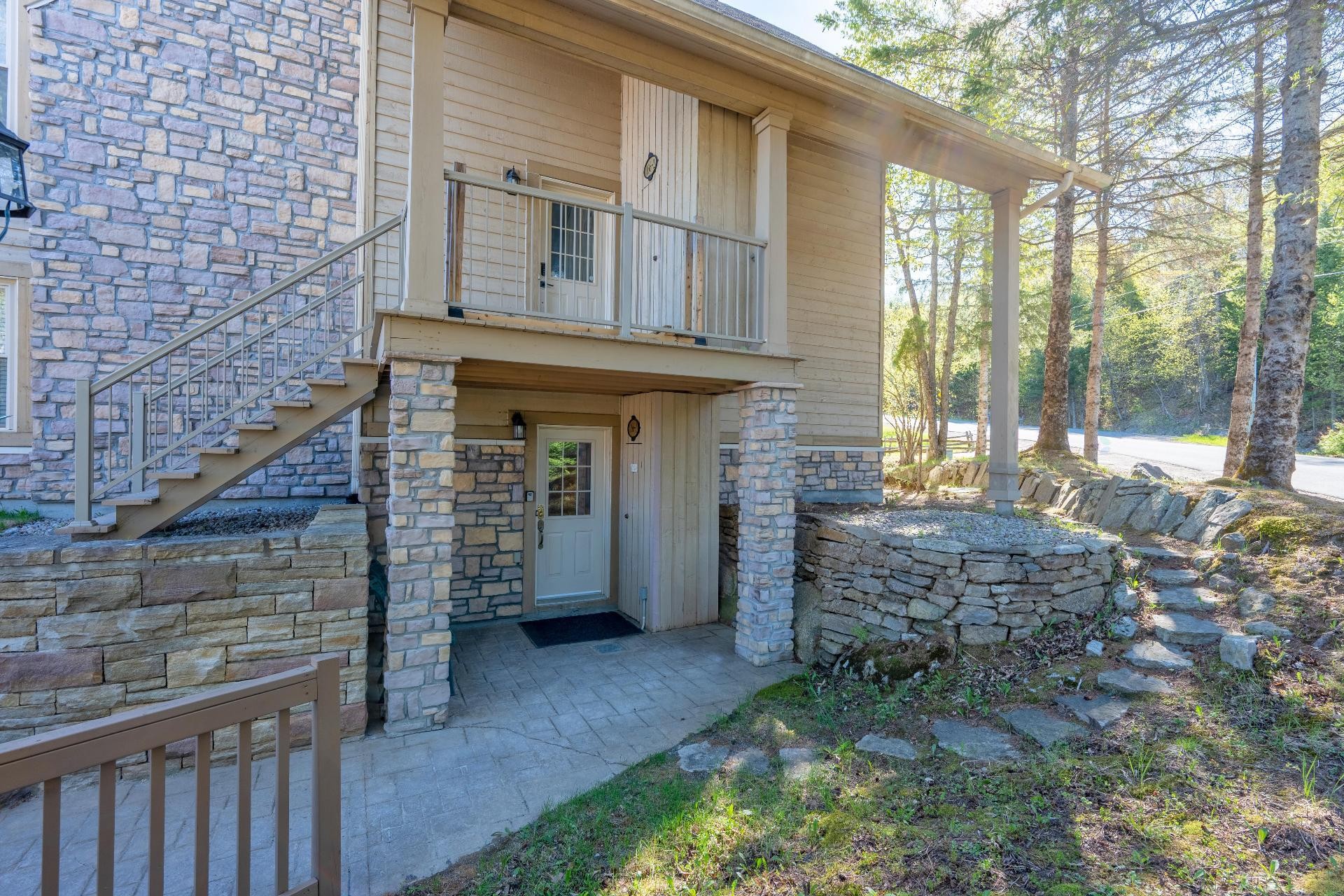 









166


Rue du Mont-Plaisant

, 1,
Mont-Tremblant,




QC
J8E1L2

