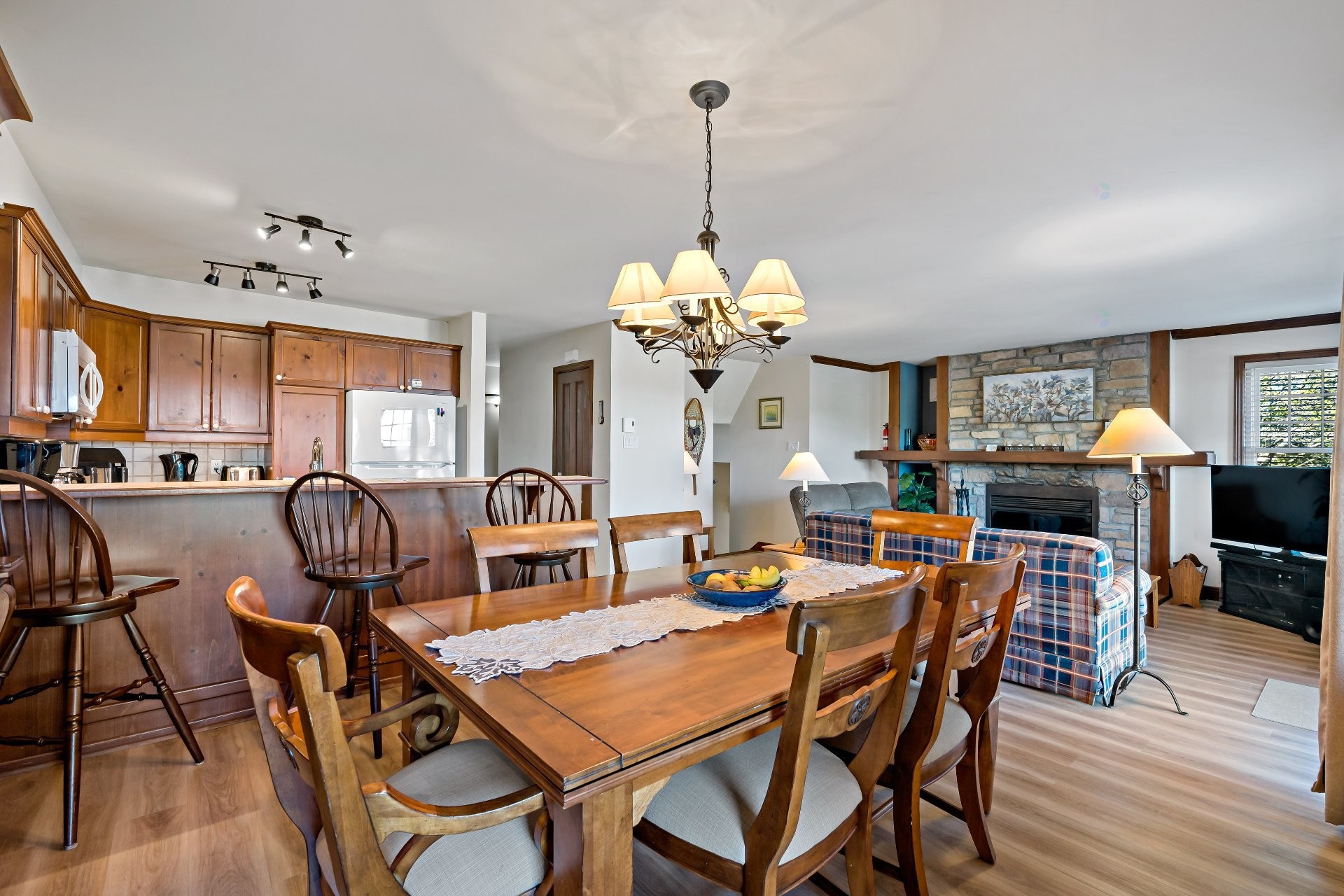 









166


Rue du Mont-Plaisant

, 1,
Mont-Tremblant,




QC
J8E1L2

