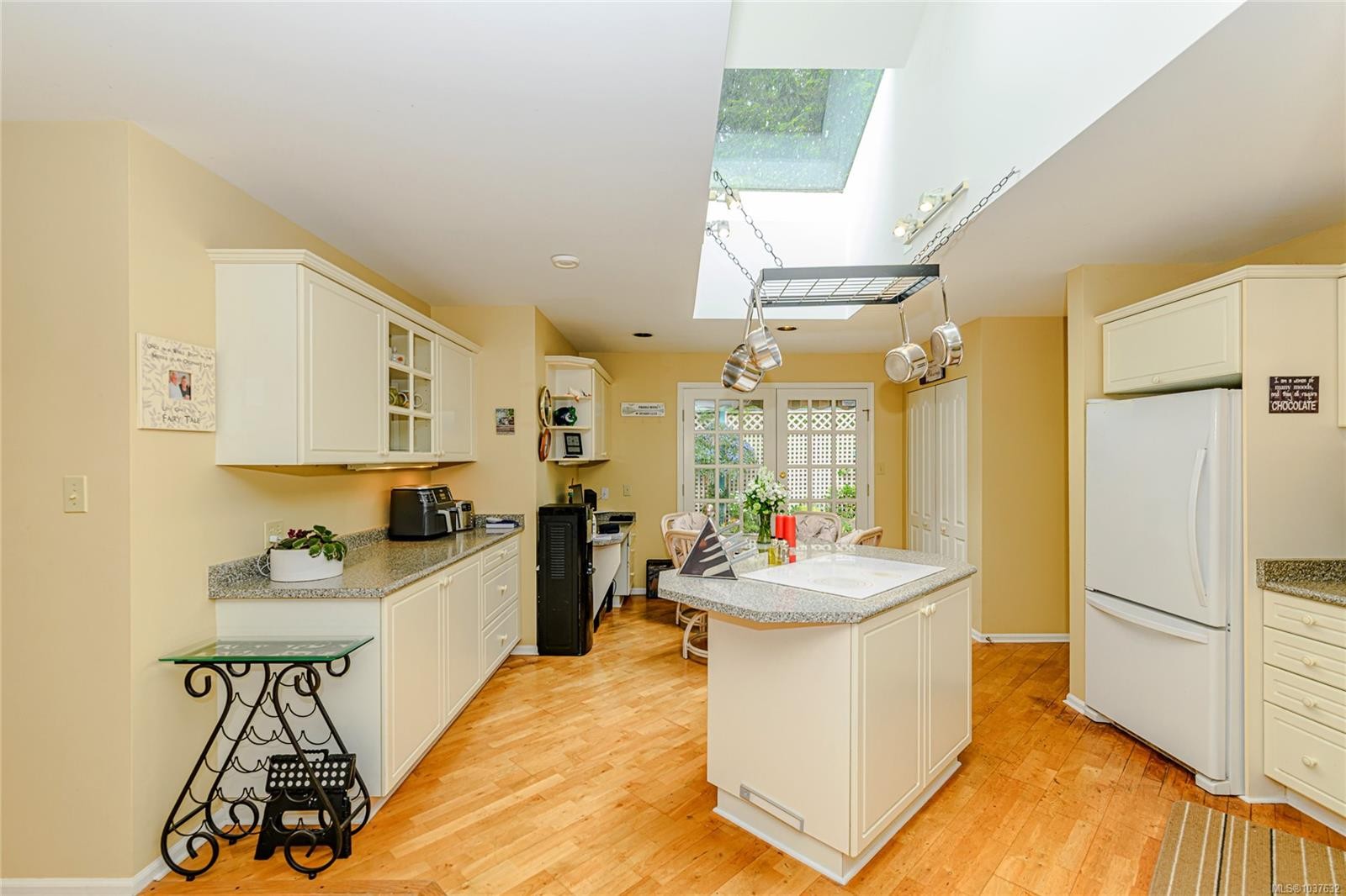 









204


Cormorant

Cres,
Salt Spring,




BC
V8K 1G8

