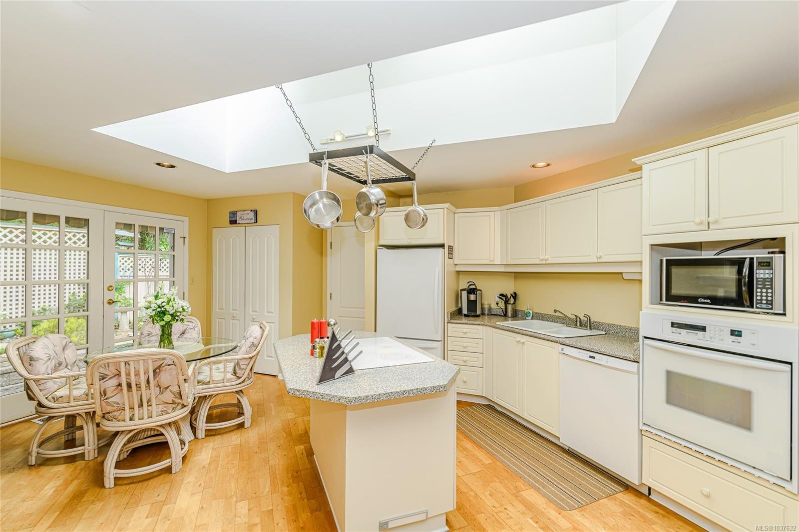 









204


Cormorant

Cres,
Salt Spring,




BC
V8K 1G8


