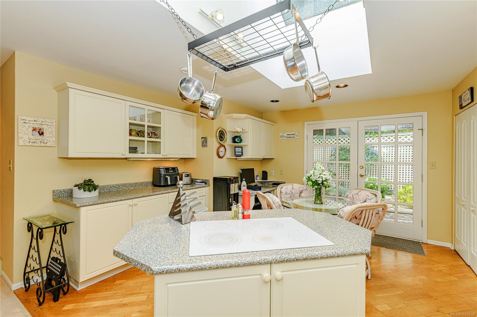 









204


Cormorant

Cres,
Salt Spring,




BC
V8K 1G8

