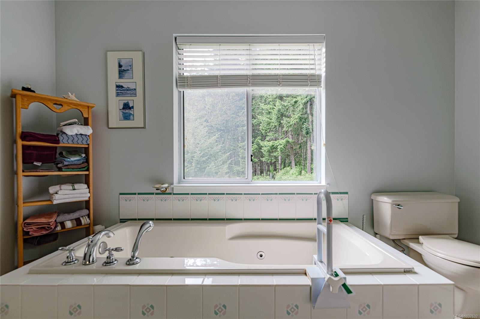









204


Cormorant

Cres,
Salt Spring,




BC
V8K 1G8

