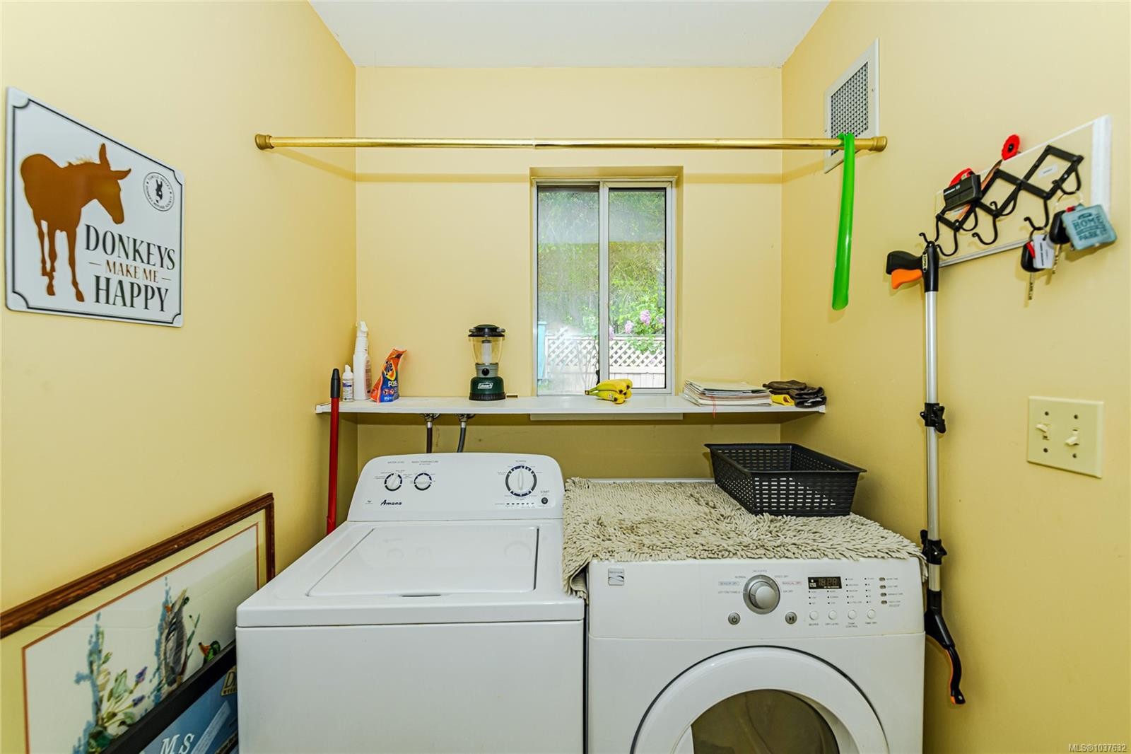 









204


Cormorant

Cres,
Salt Spring,




BC
V8K 1G8

