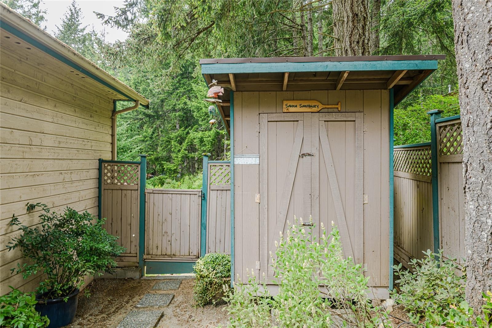 









204


Cormorant

Cres,
Salt Spring,




BC
V8K 1G8

