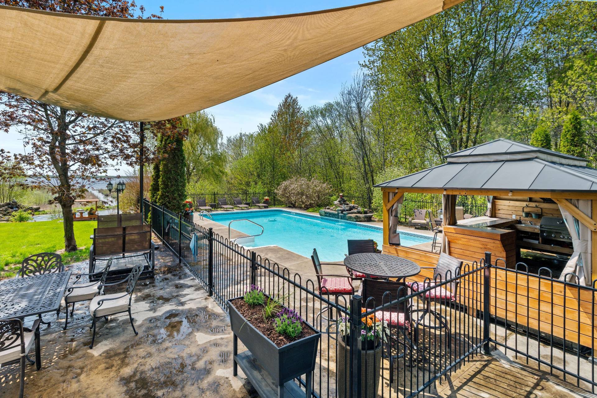 









9


Rue Francine

,
Grenville-sur-la-Rouge,




QC
J0V1B0

