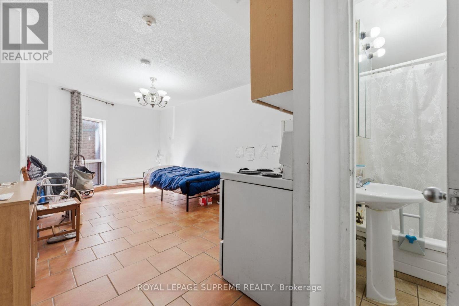 












20 MAYNARD AVENUE

,
Toronto,




Ontario
M6K2Z9

