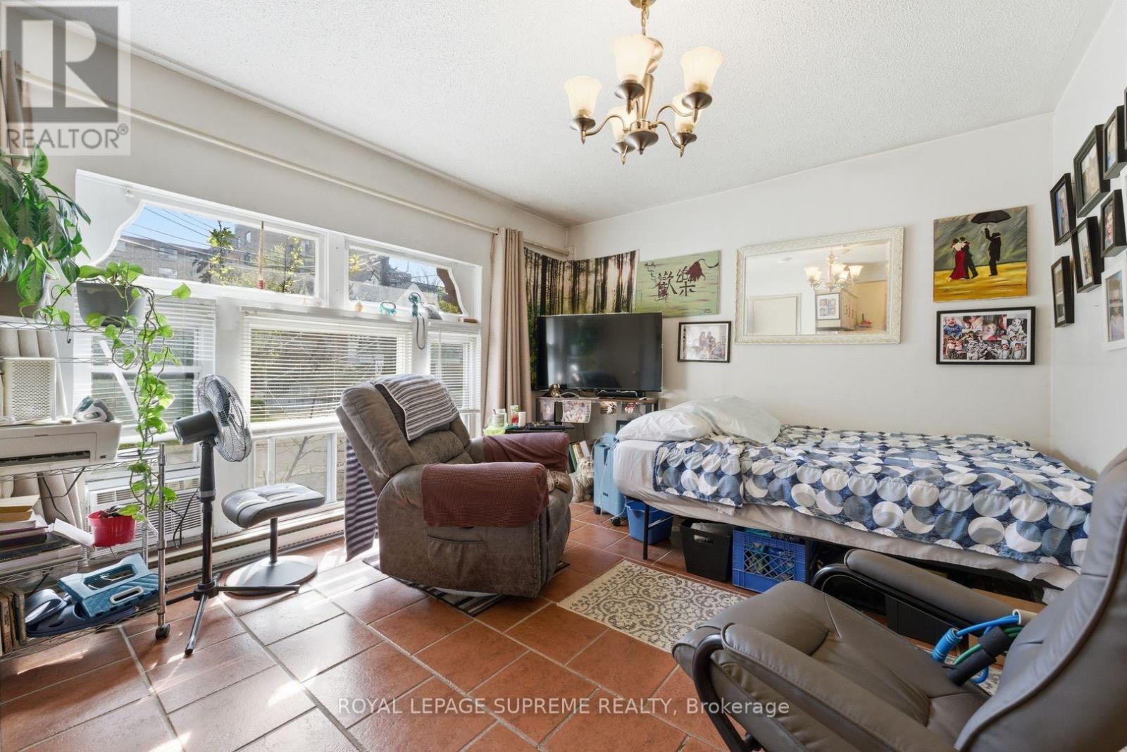 












20 MAYNARD AVENUE

,
Toronto,




Ontario
M6K2Z9

