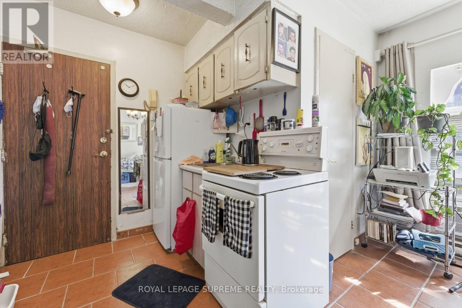 












20 MAYNARD AVENUE

,
Toronto,




Ontario
M6K2Z9

