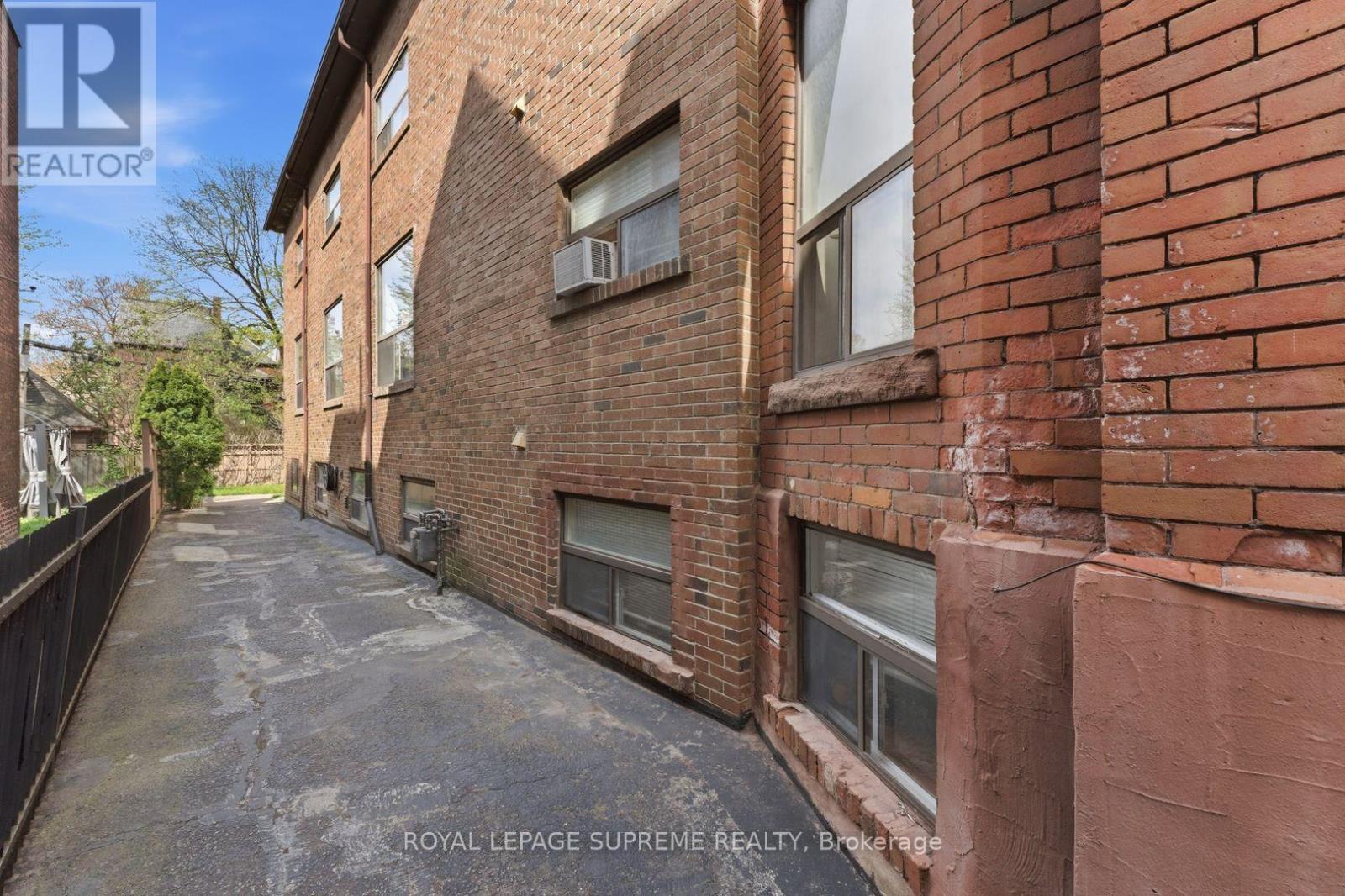 












20 MAYNARD AVENUE

,
Toronto,




Ontario
M6K2Z9

